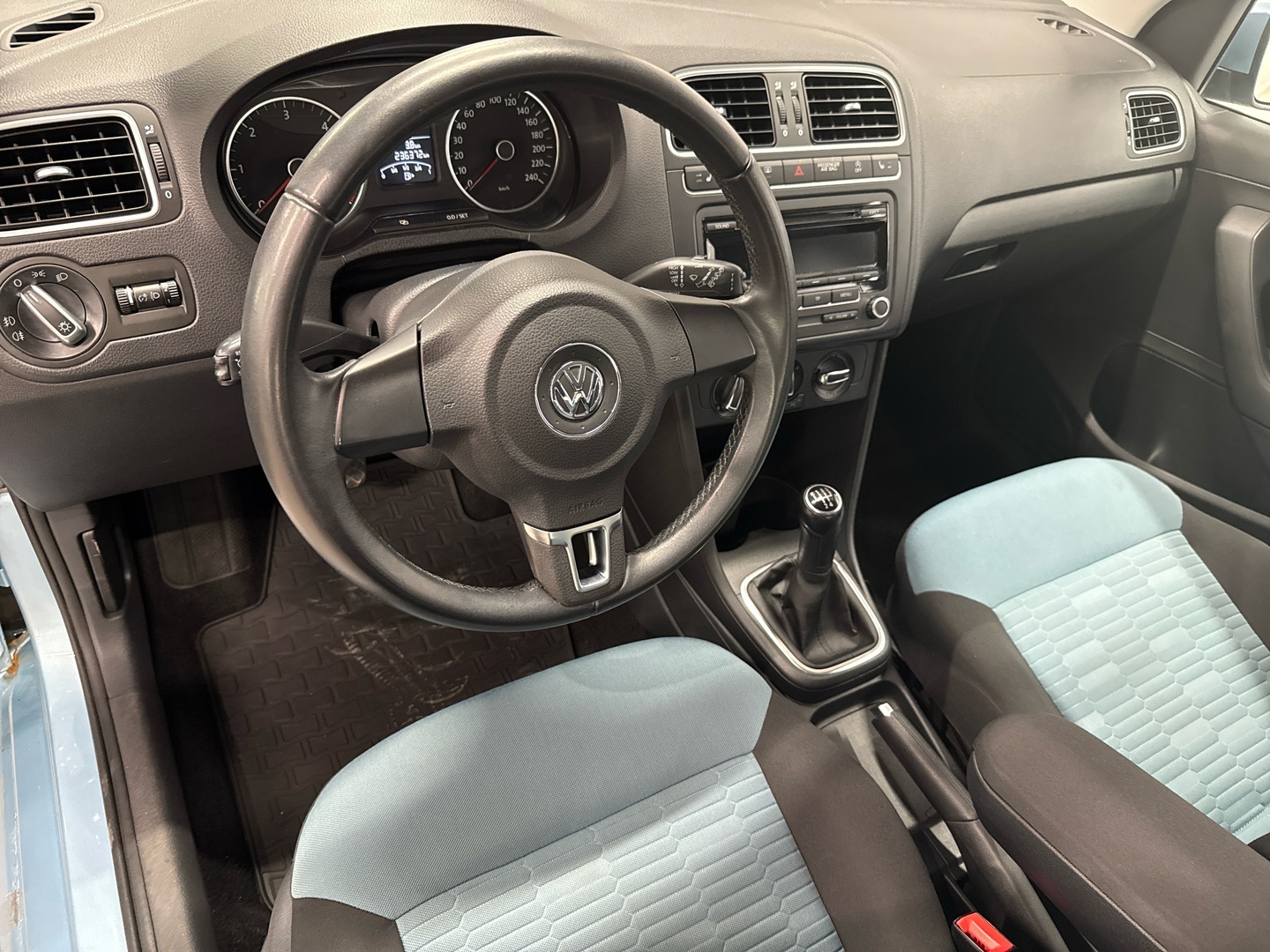 VOLKSWAGEN Polo 2012