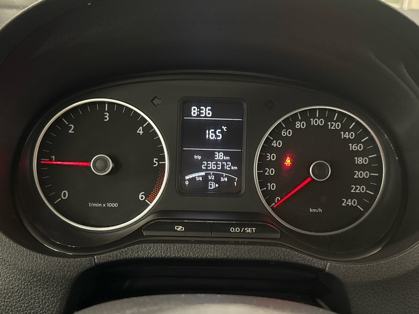 VOLKSWAGEN Polo 2012