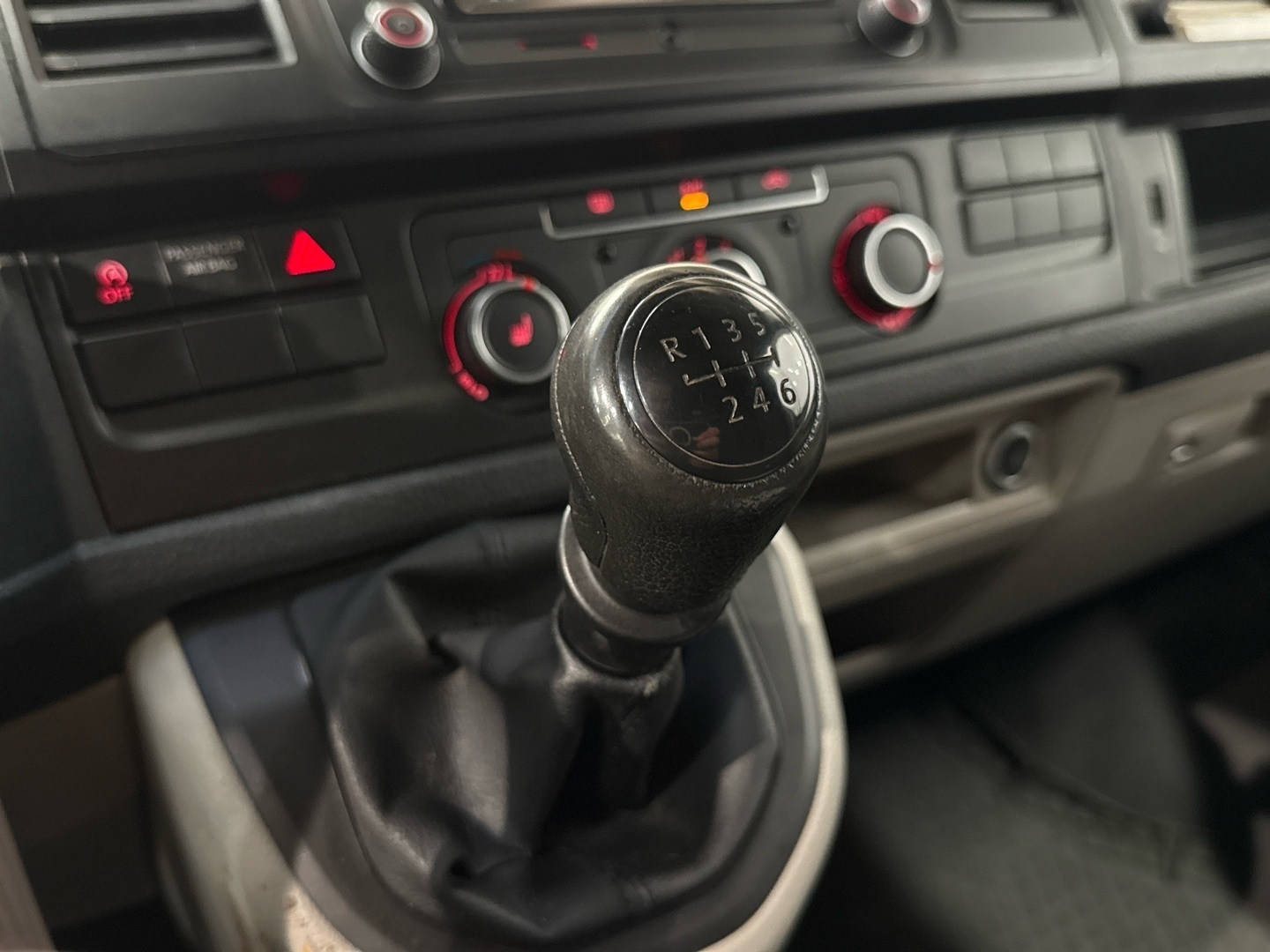 VOLKSWAGEN Transporter 2016