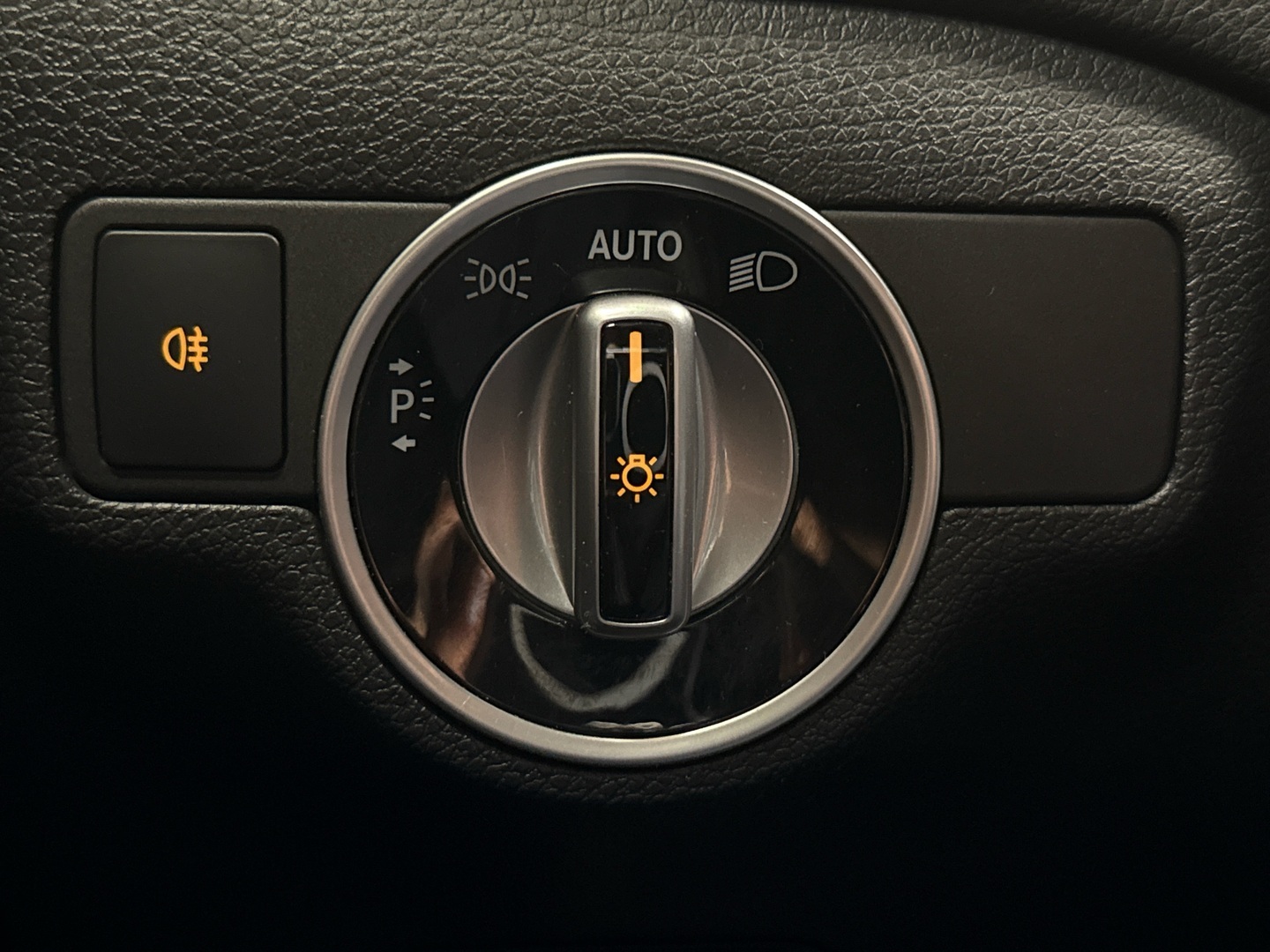 MERCEDES-BENZ CLA 2016