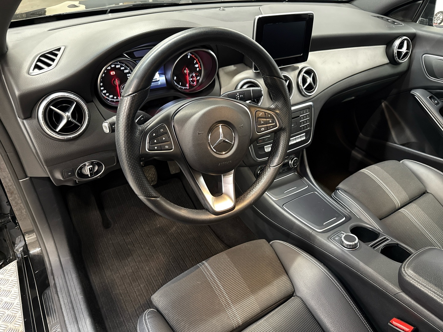 MERCEDES-BENZ CLA 2016