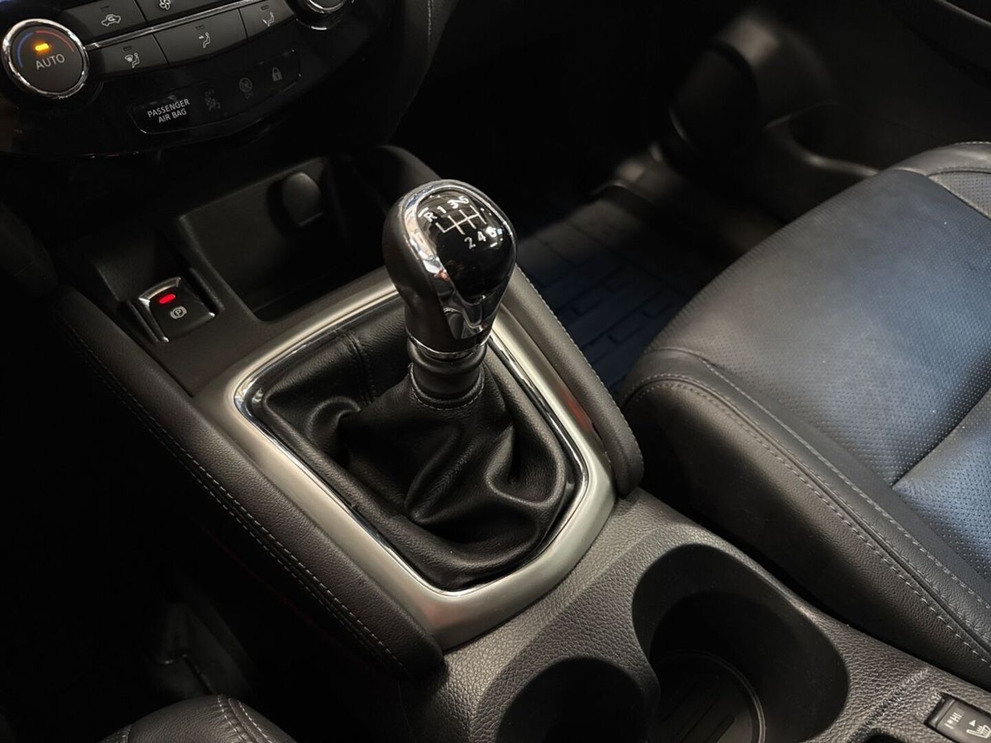 NISSAN Qashqai 2017