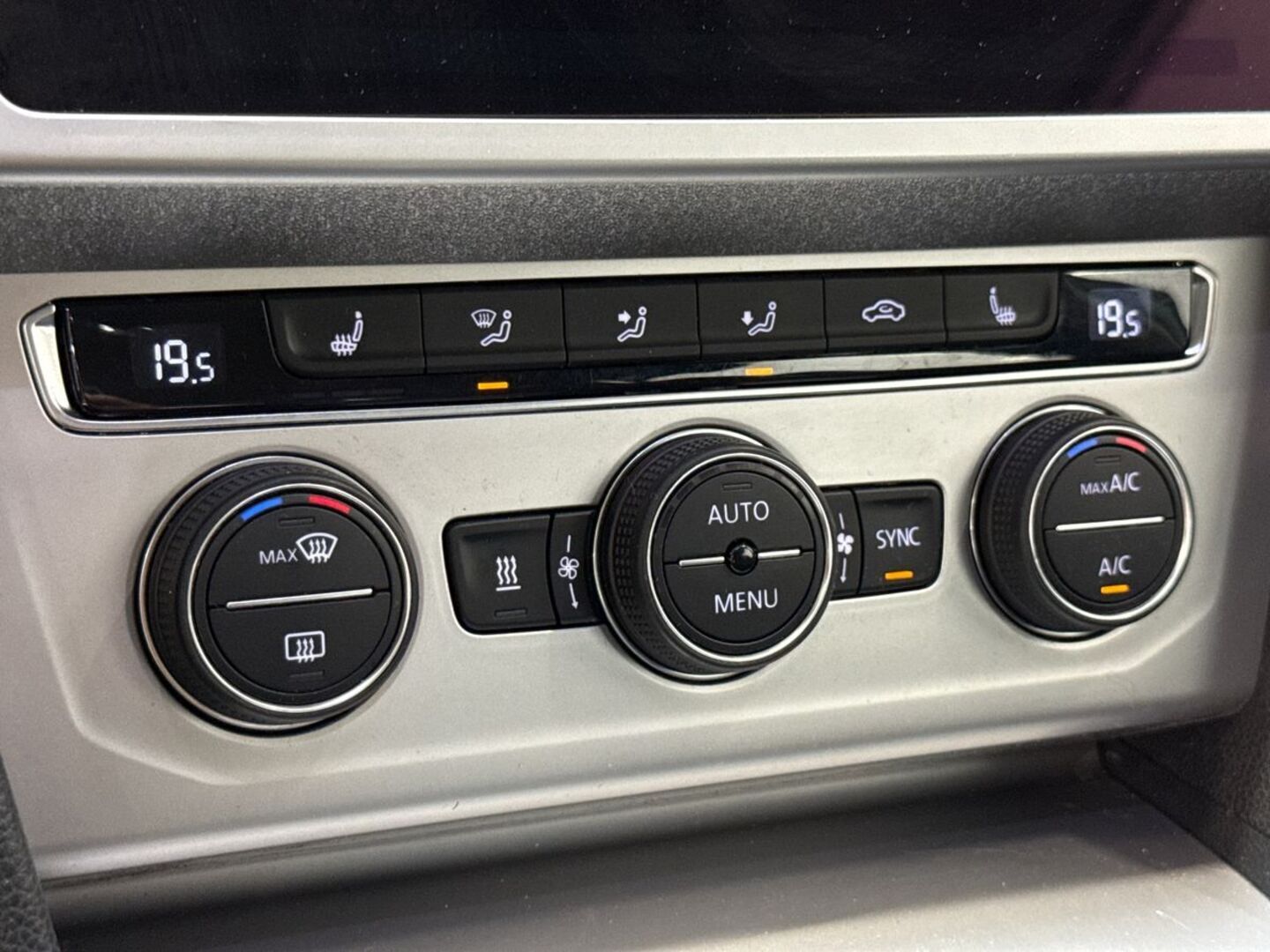 VOLKSWAGEN Passat 2018