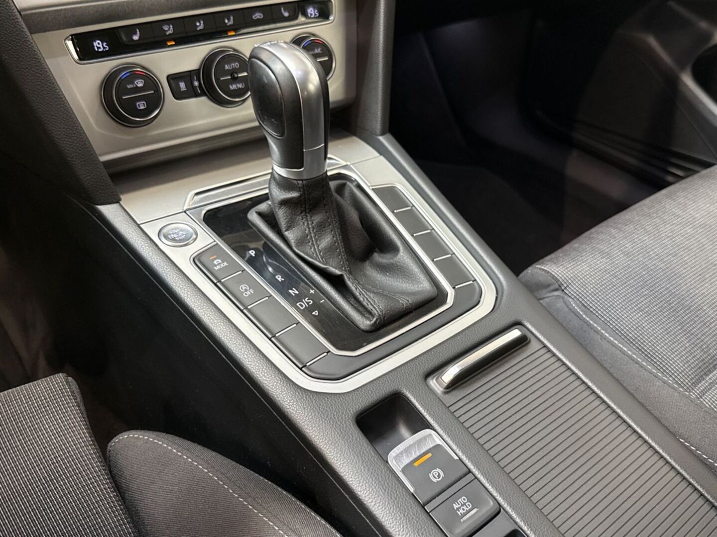VOLKSWAGEN Passat 2018