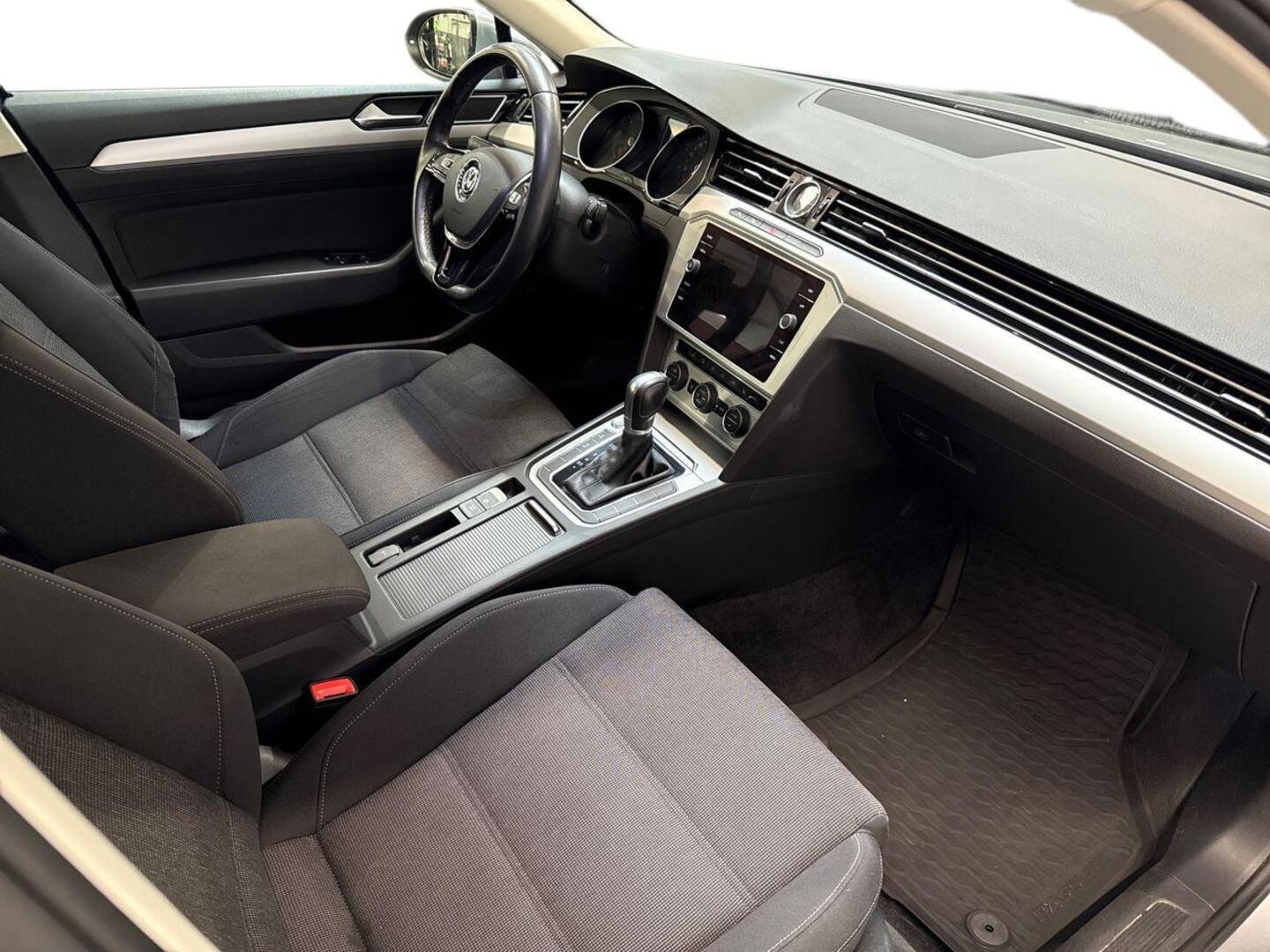 VOLKSWAGEN Passat 2018