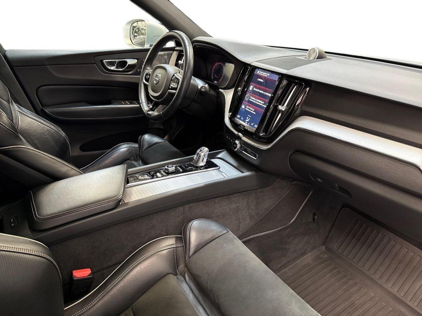 VOLVO XC60 2018