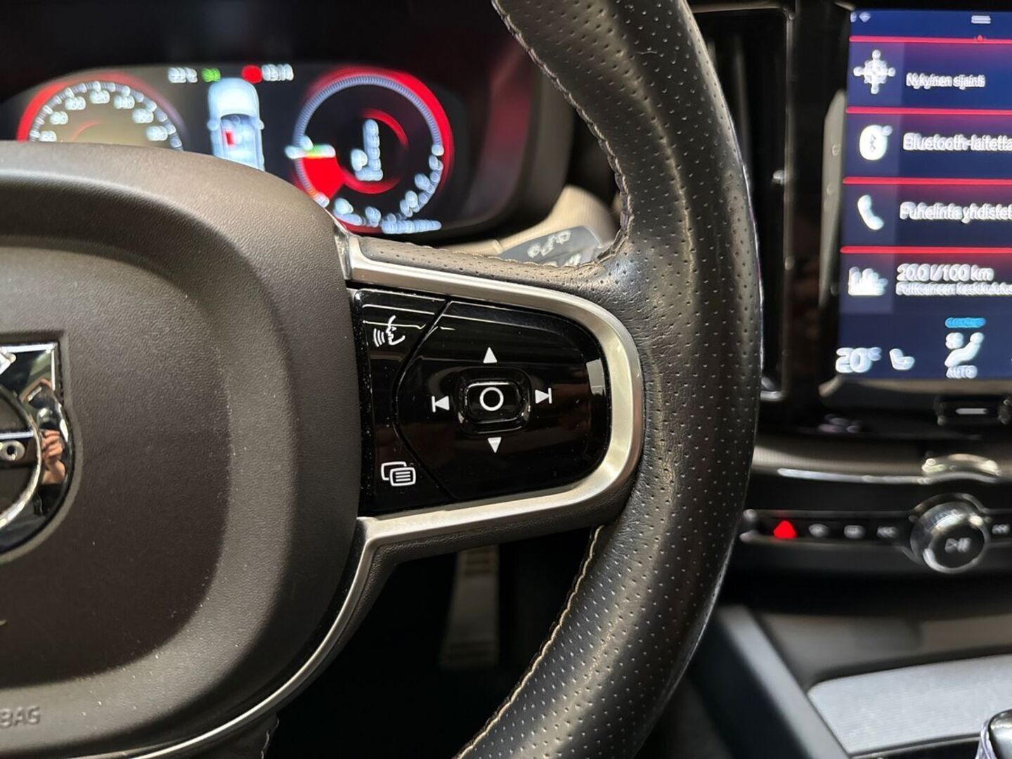 VOLVO XC60 2018