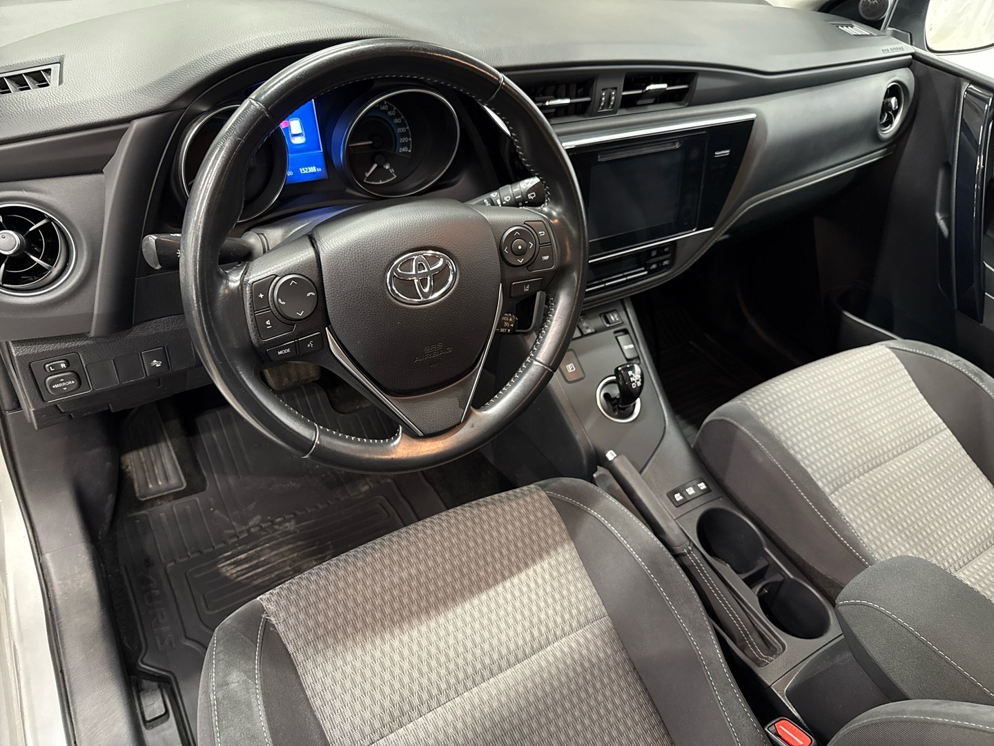 TOYOTA Auris 2018