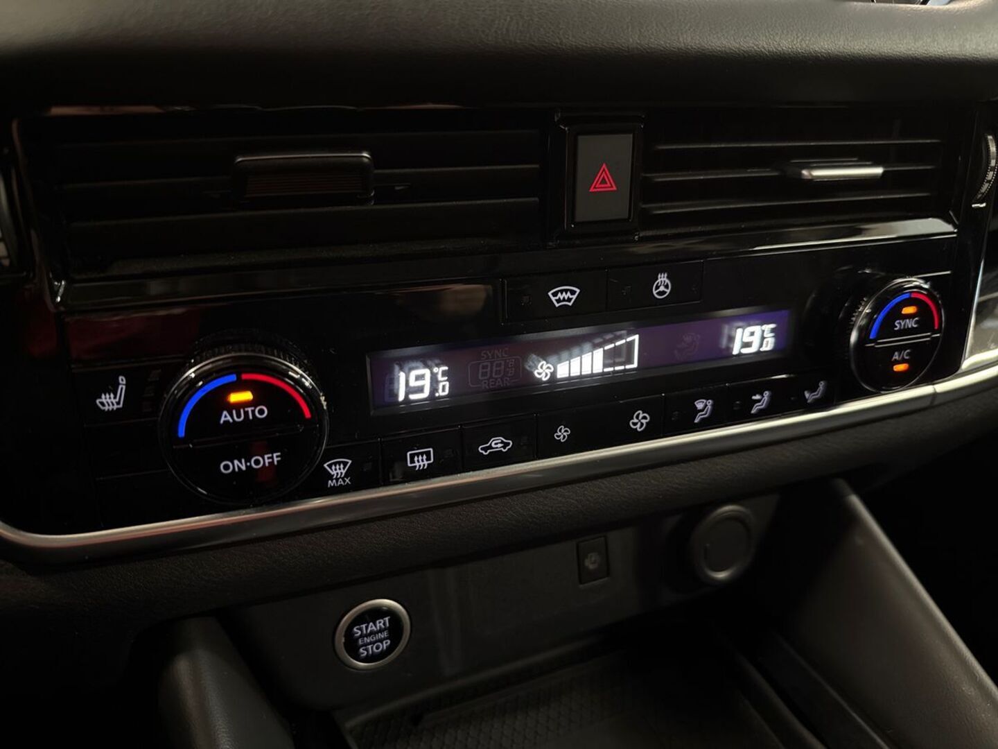 NISSAN Qashqai 24