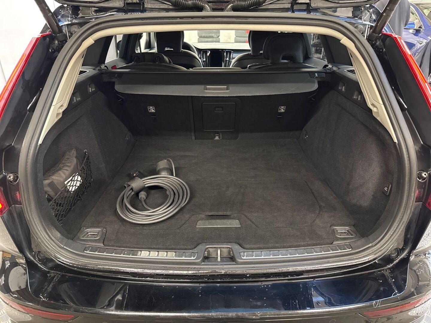 VOLVO V60 2023