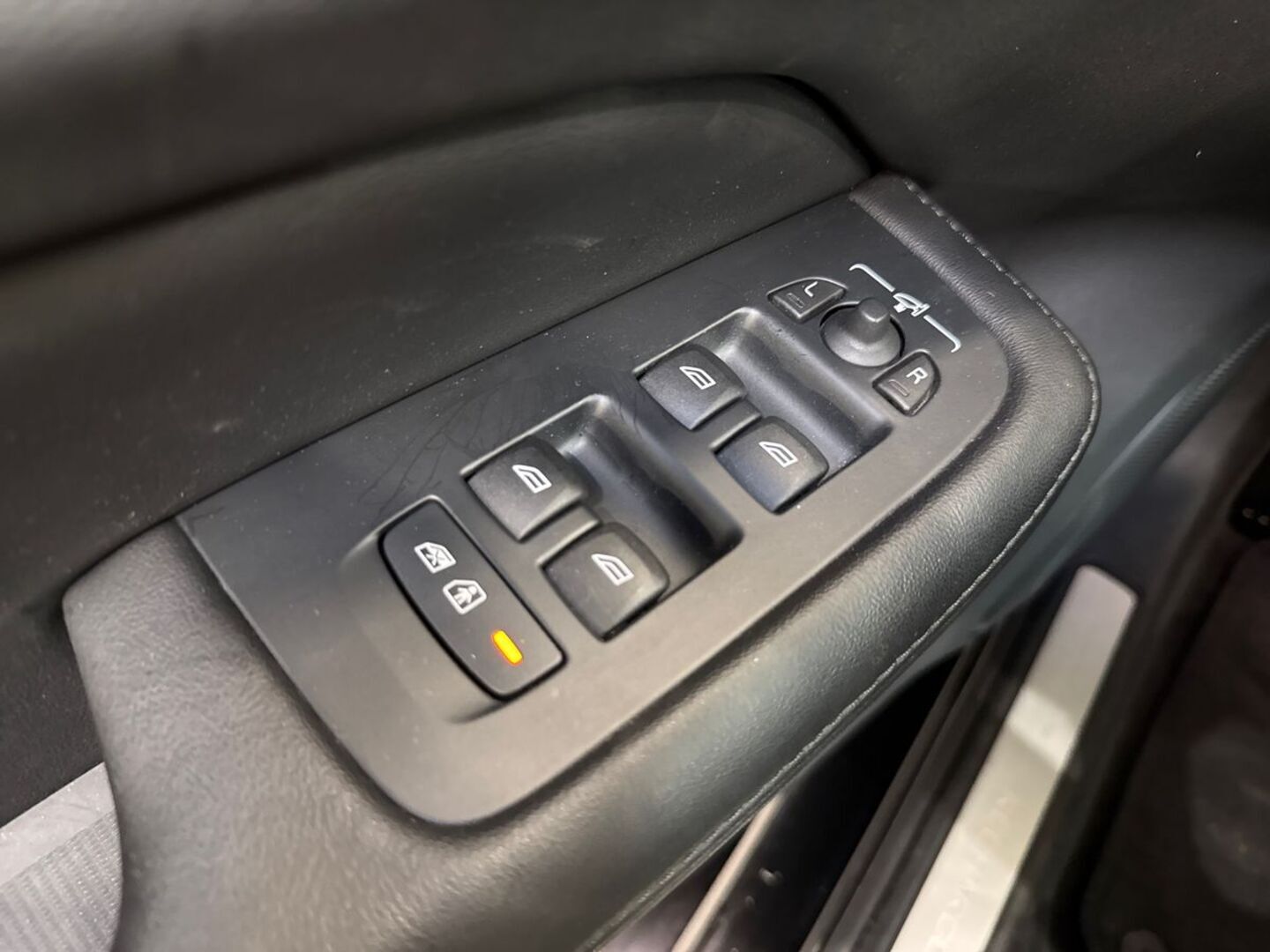 VOLVO V60 2023