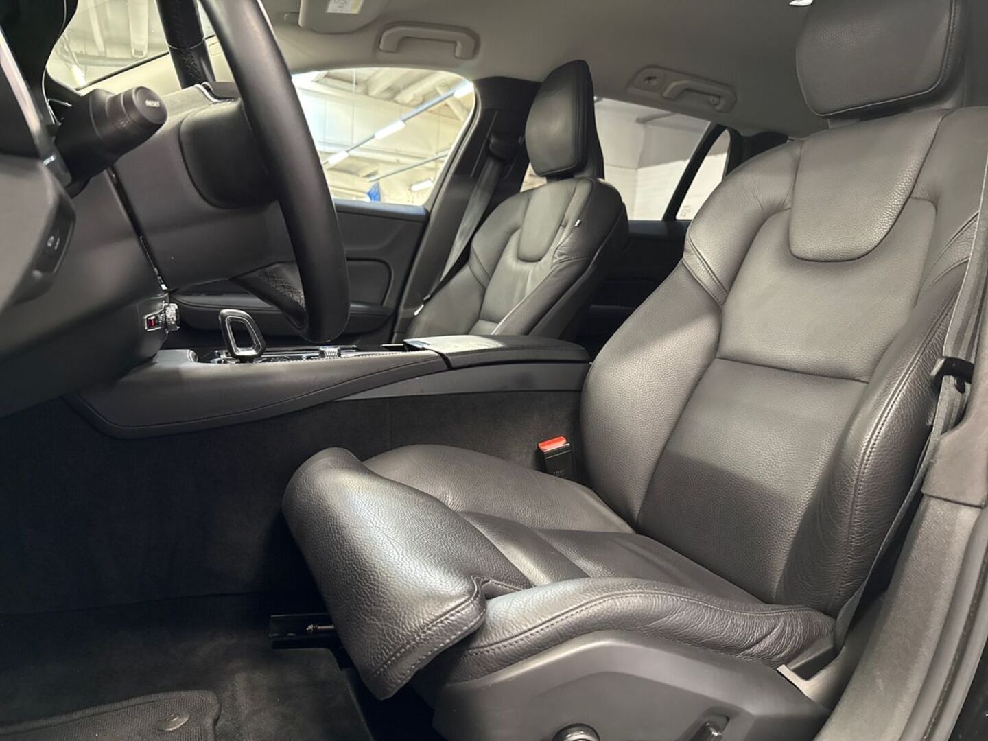 VOLVO V60 2023