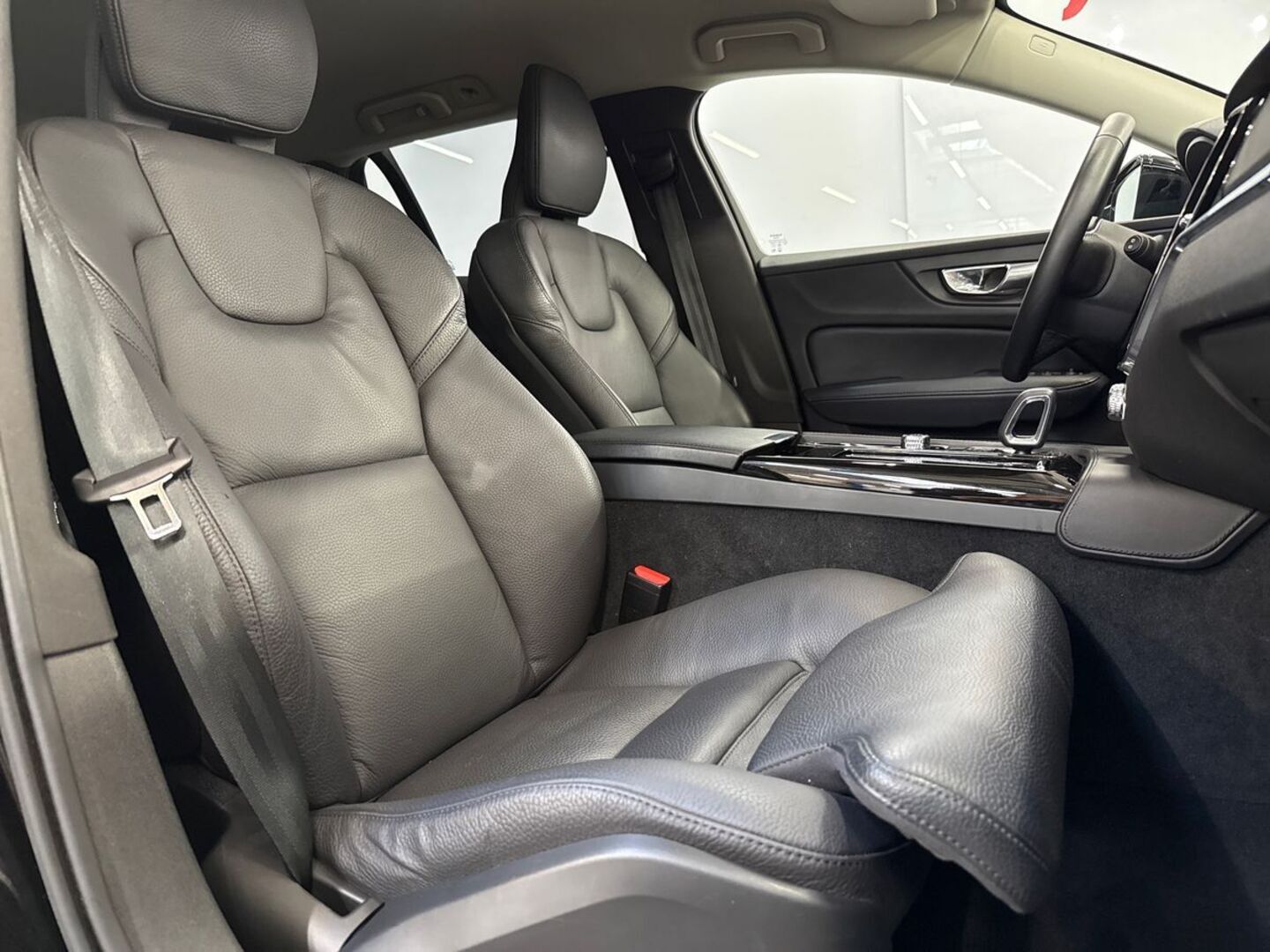 VOLVO V60 2023