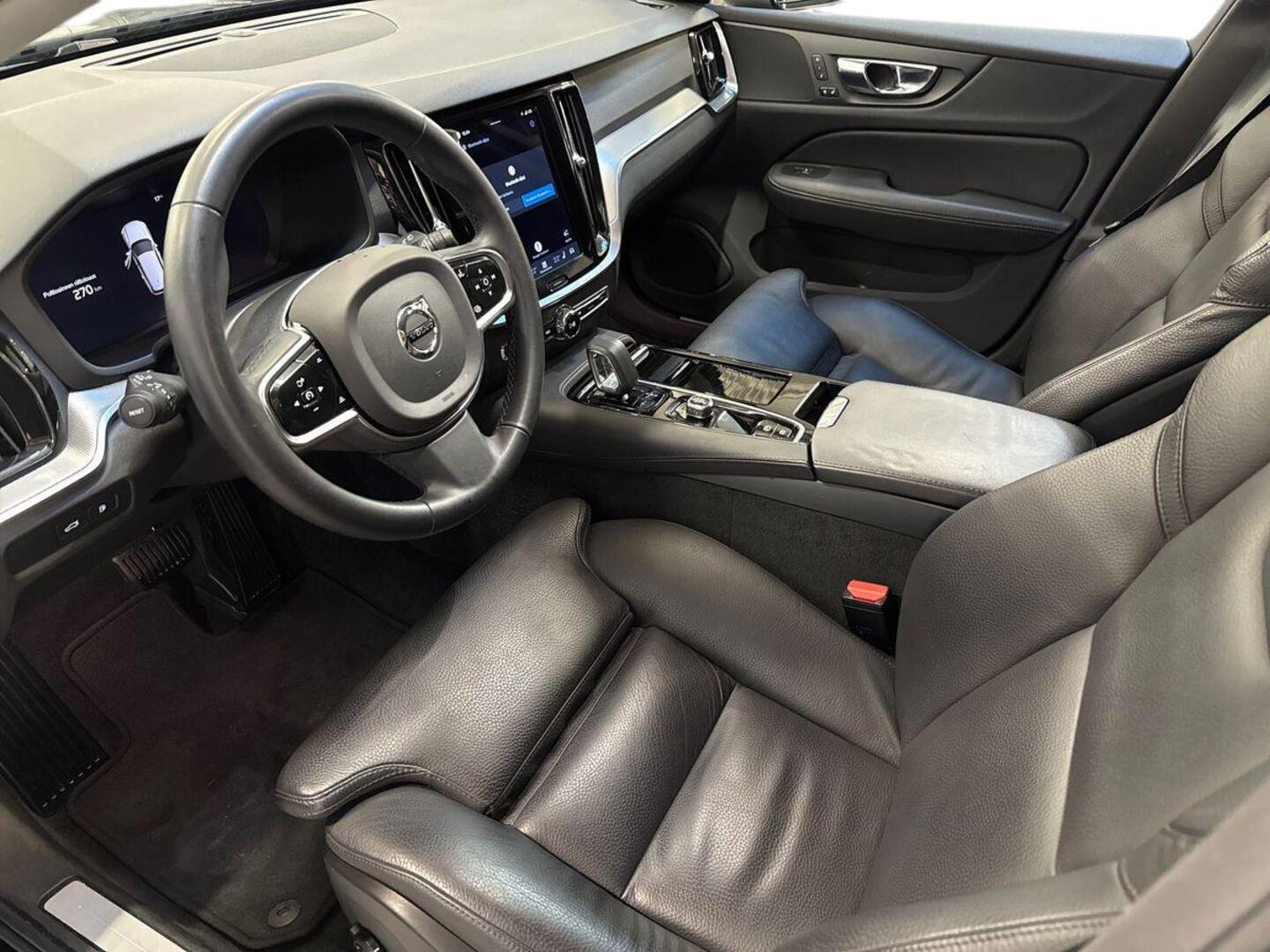 VOLVO V60 2023