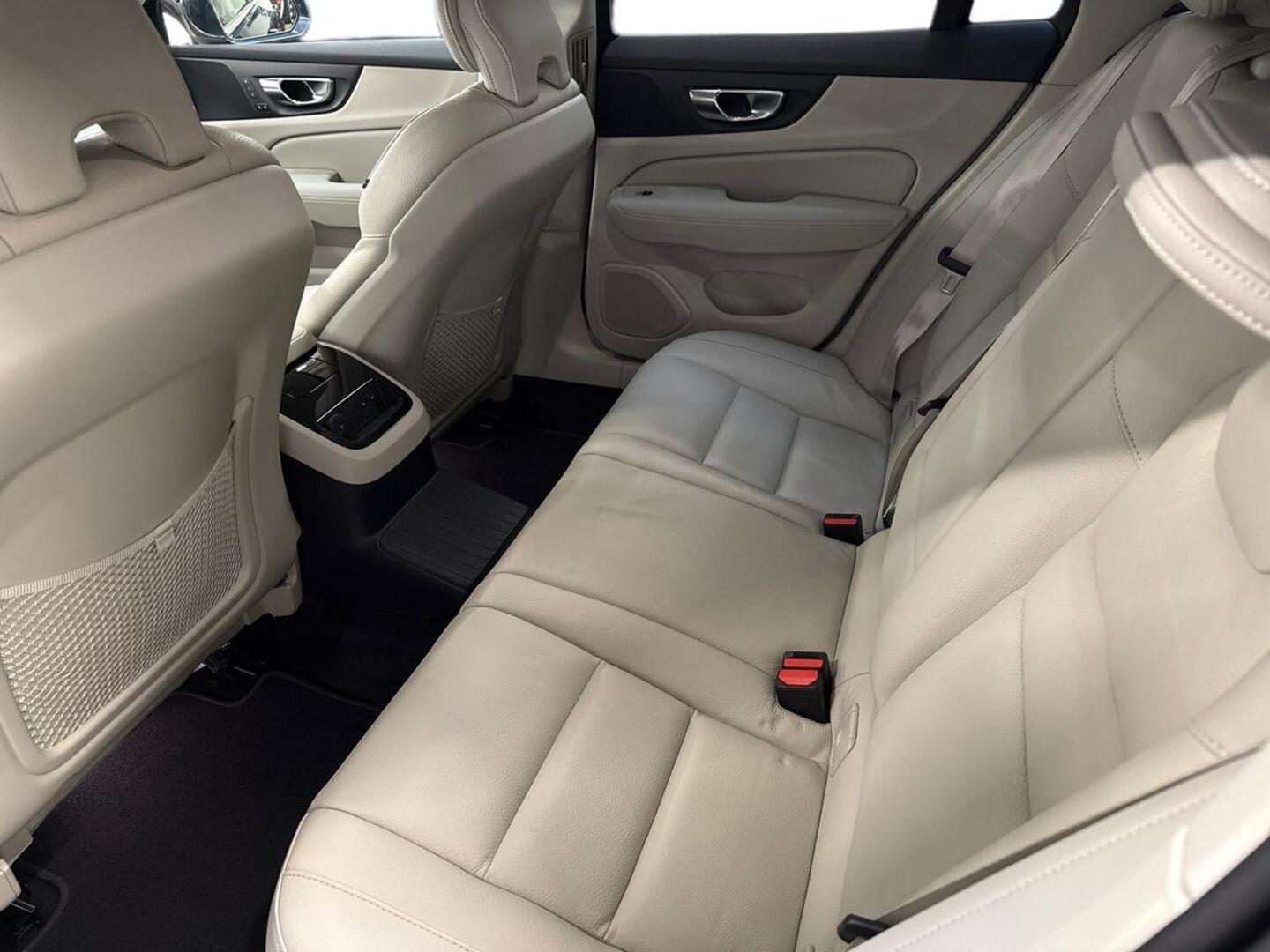 VOLVO V60 2024