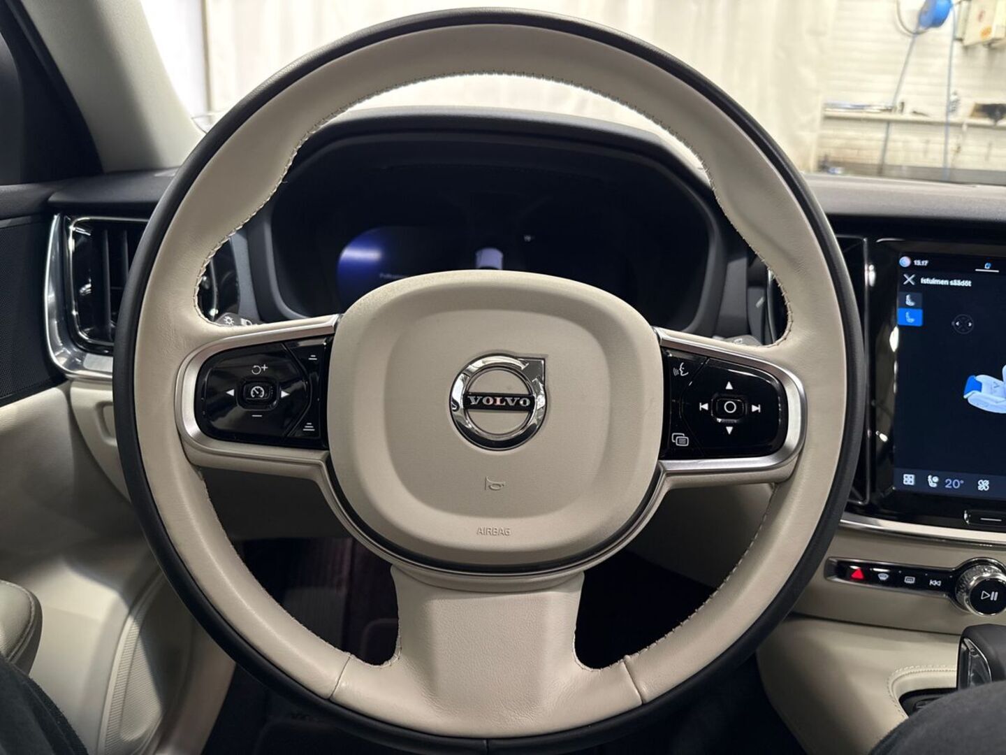 VOLVO V60 2024