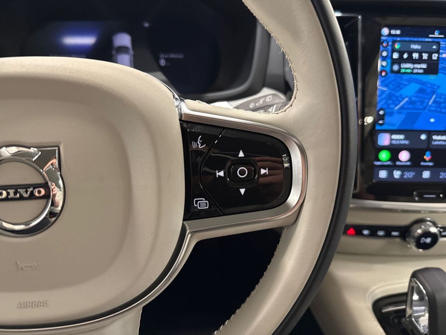 VOLVO V60 2024