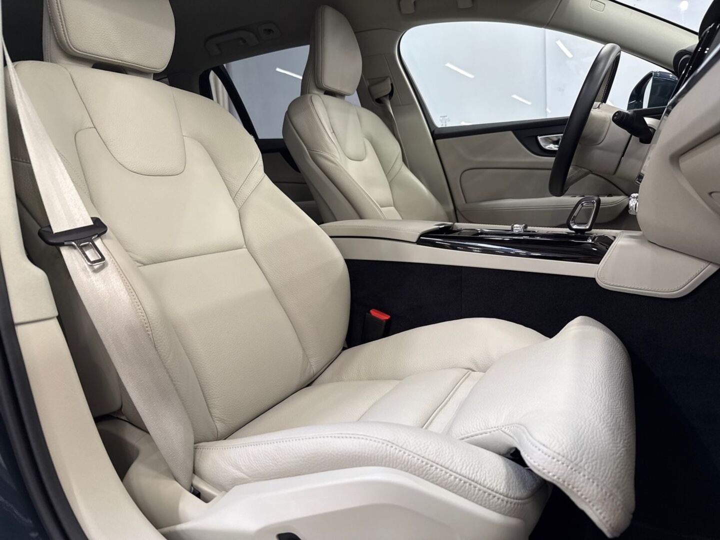 VOLVO V60 2024