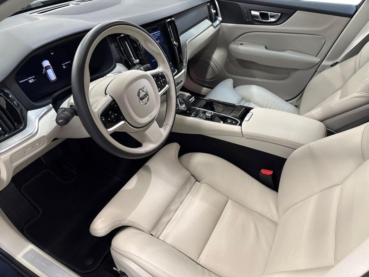 VOLVO V60 2024