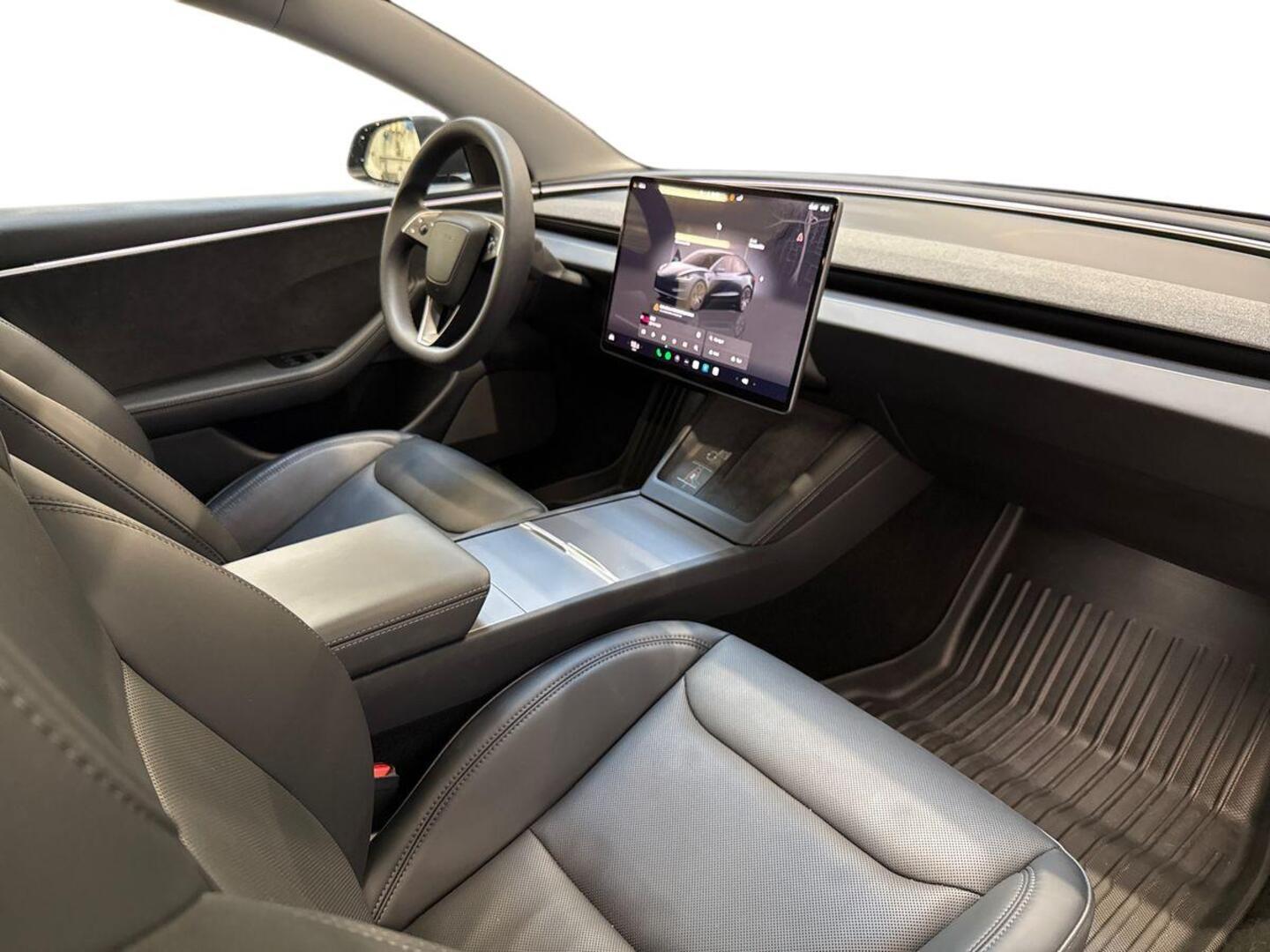 TESLA Model 3 2024