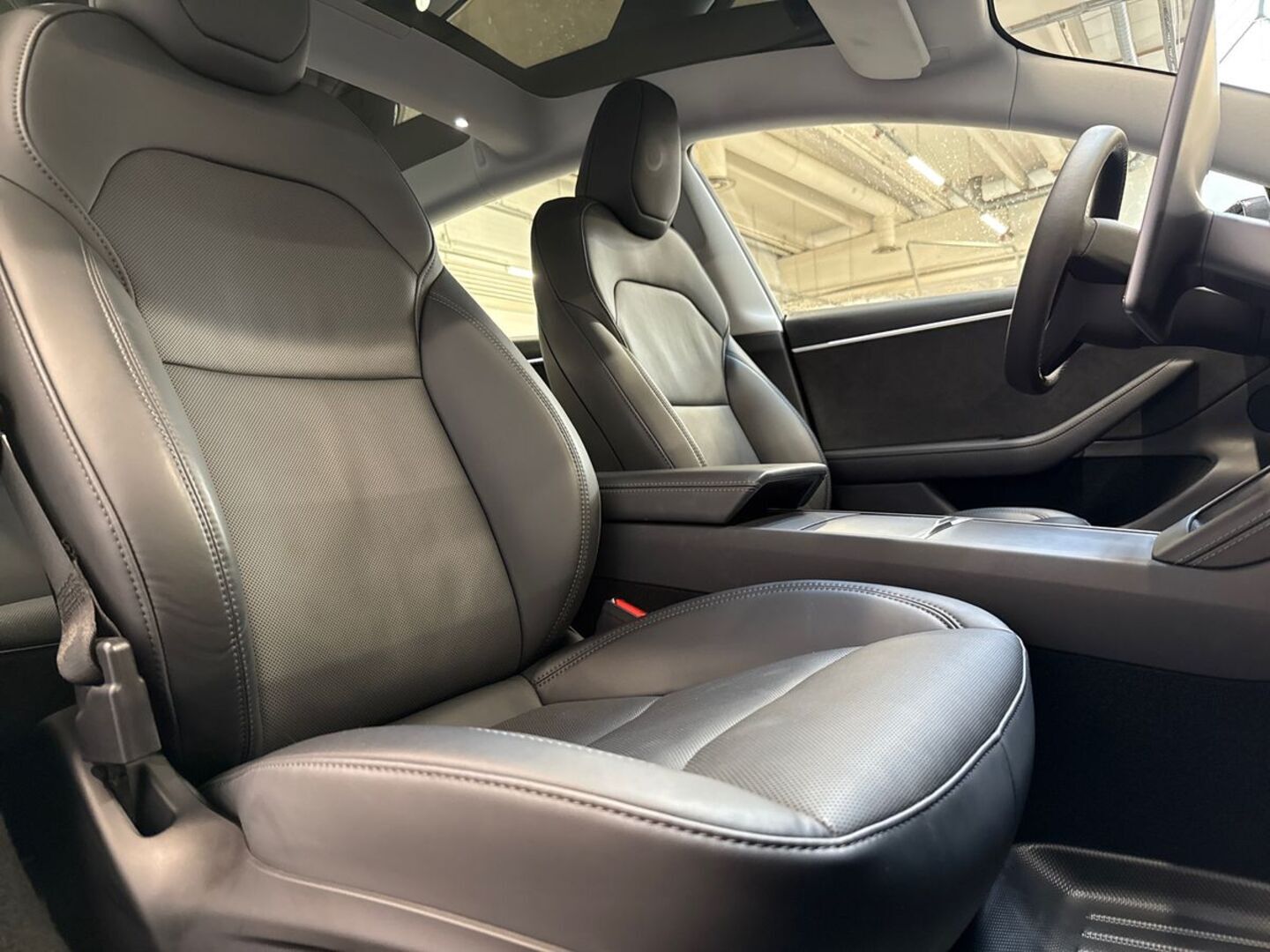 TESLA Model 3 2024