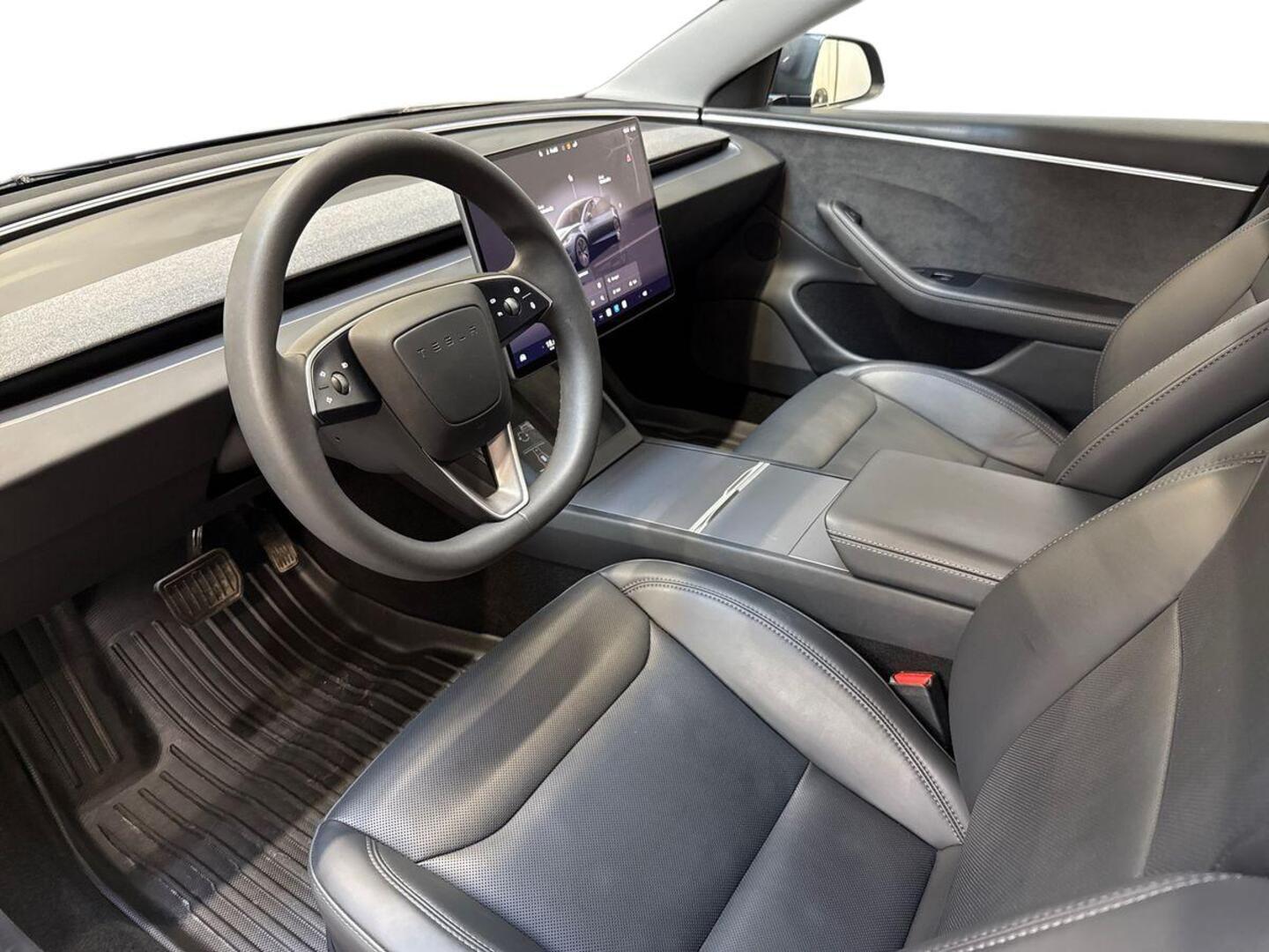 TESLA Model 3 2024