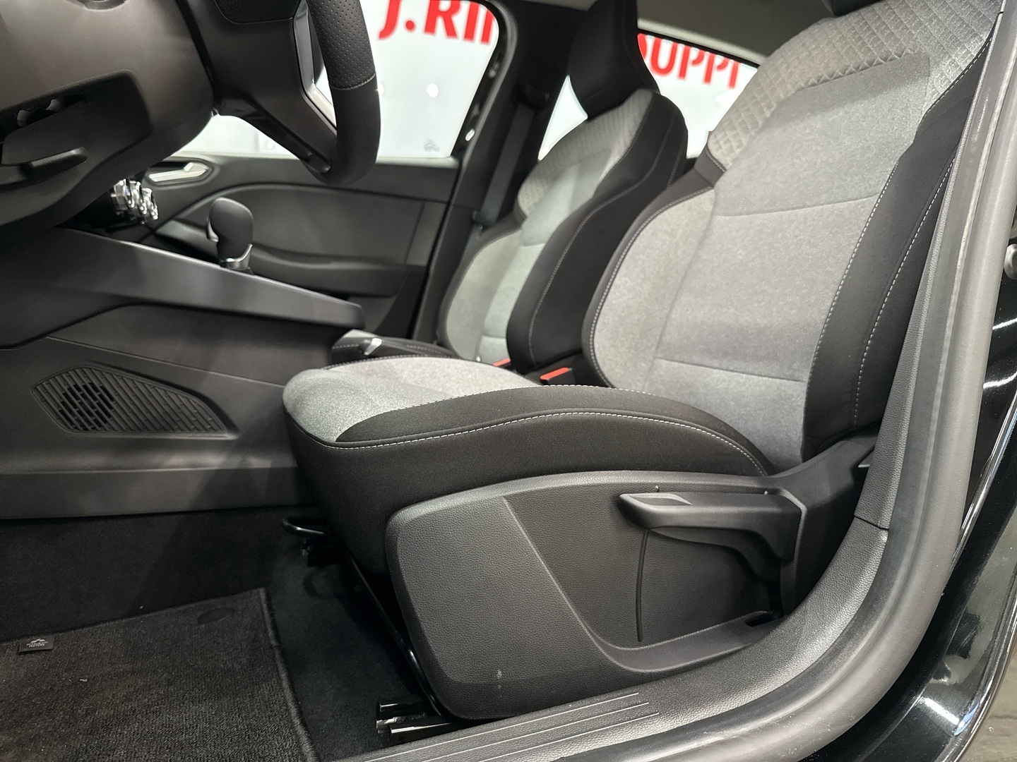 MITSUBISHI Colt 2024