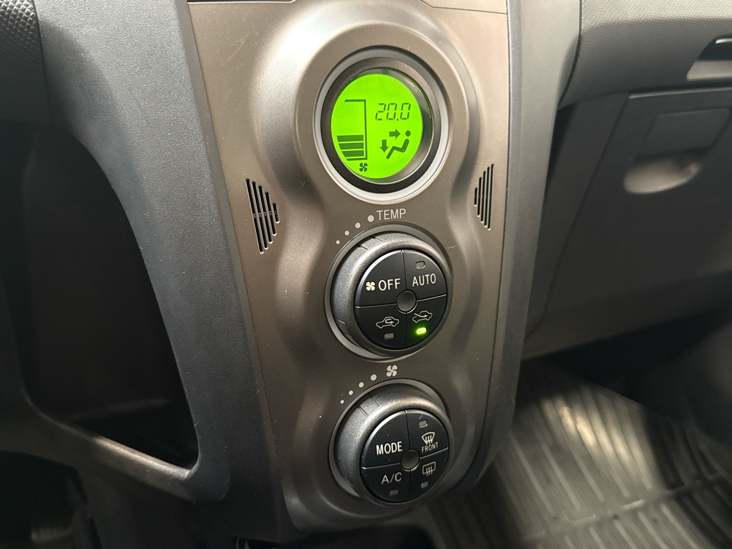 TOYOTA Yaris 2010