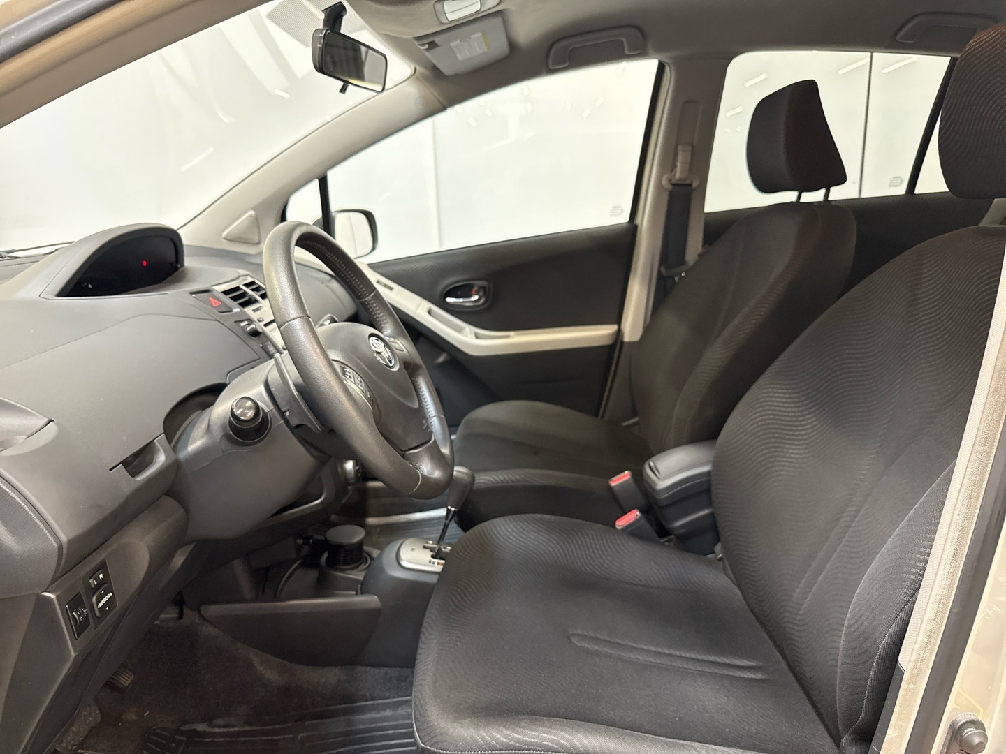 TOYOTA Yaris 2010