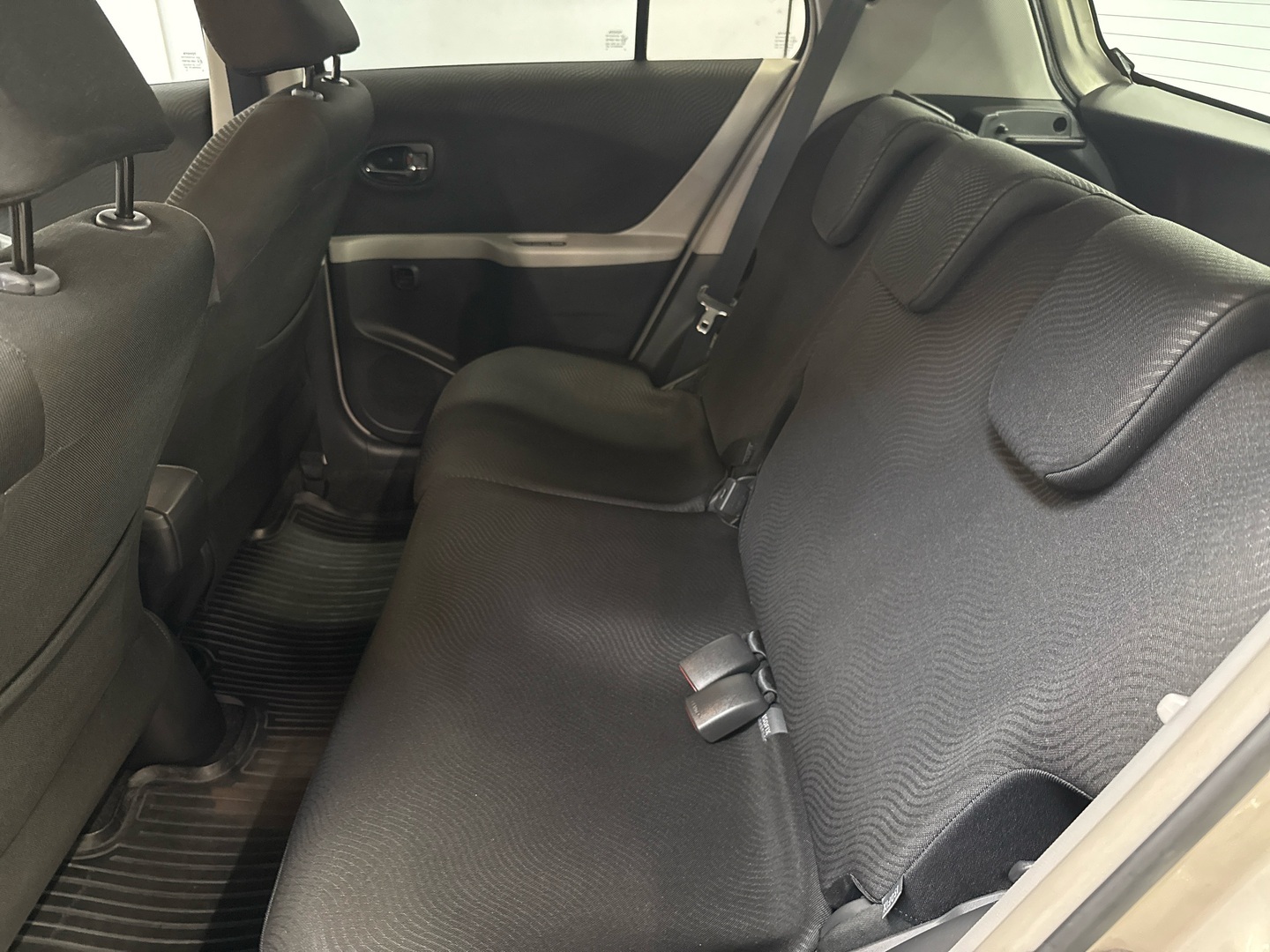 TOYOTA Yaris 2010