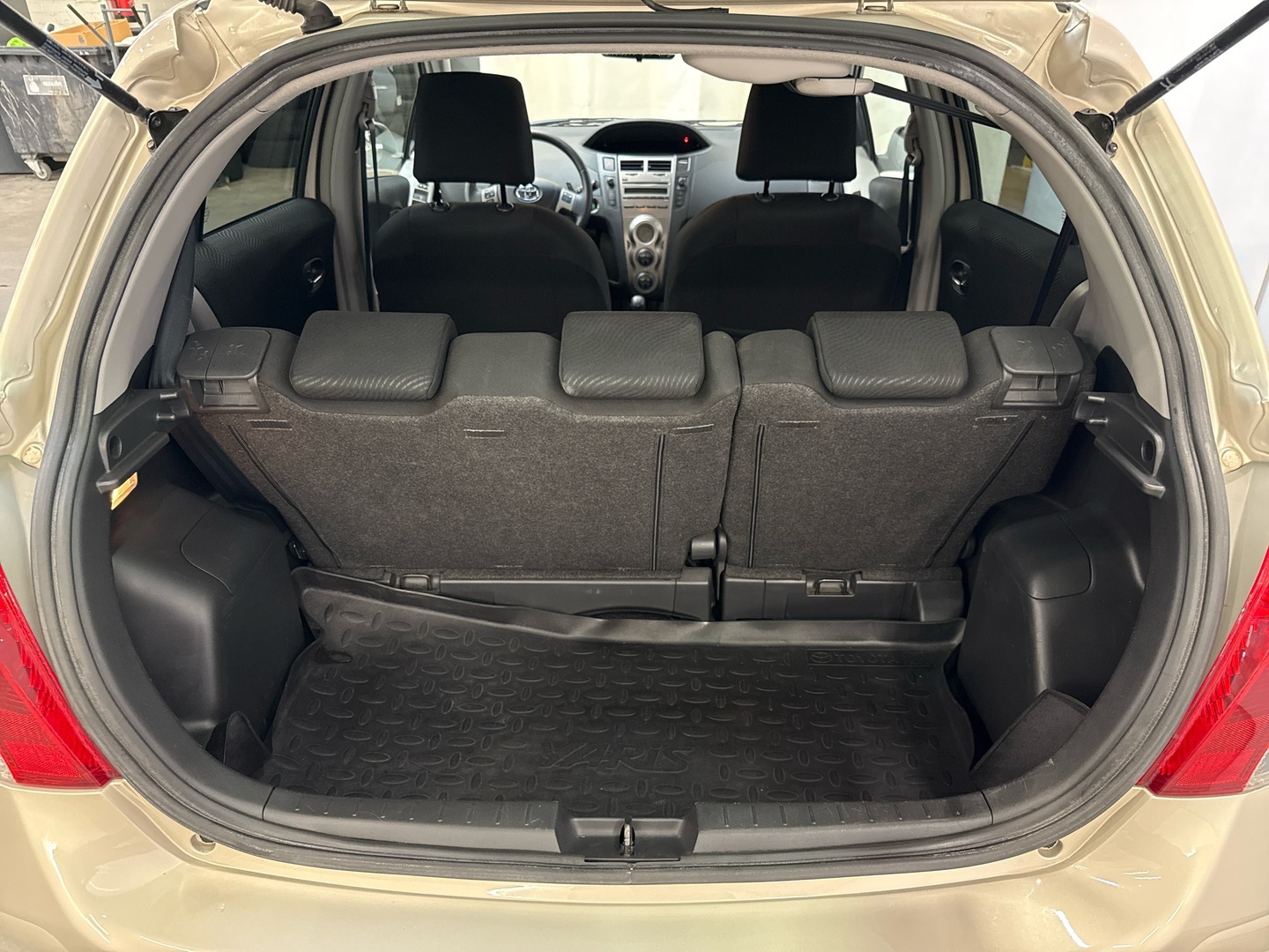 TOYOTA Yaris 2010