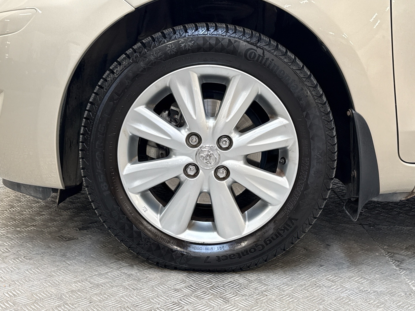 TOYOTA Yaris 2010