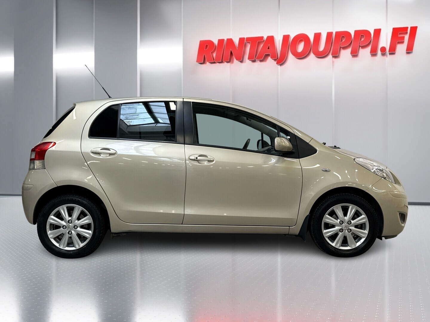 TOYOTA Yaris 2010