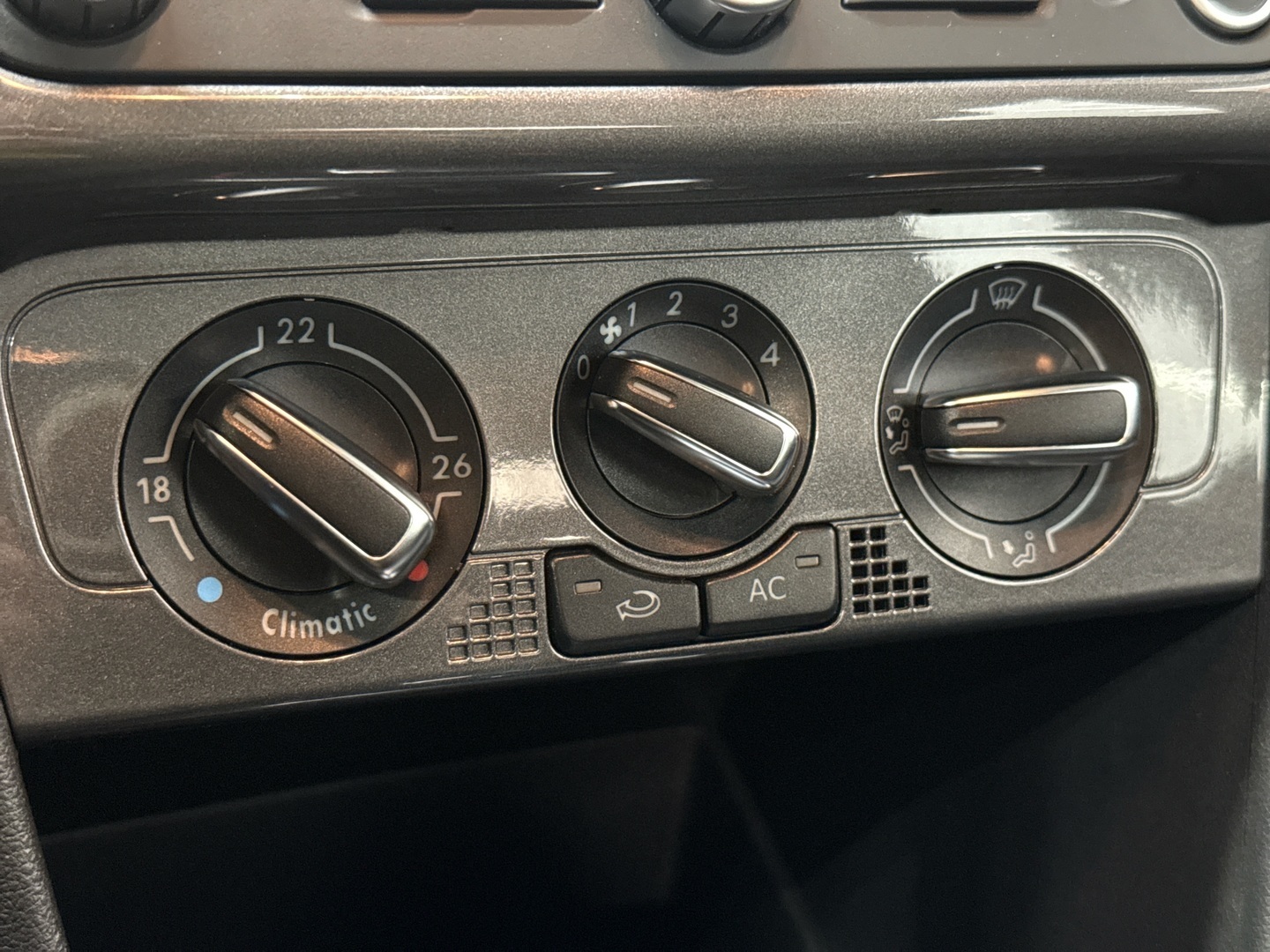 VOLKSWAGEN Polo 2010