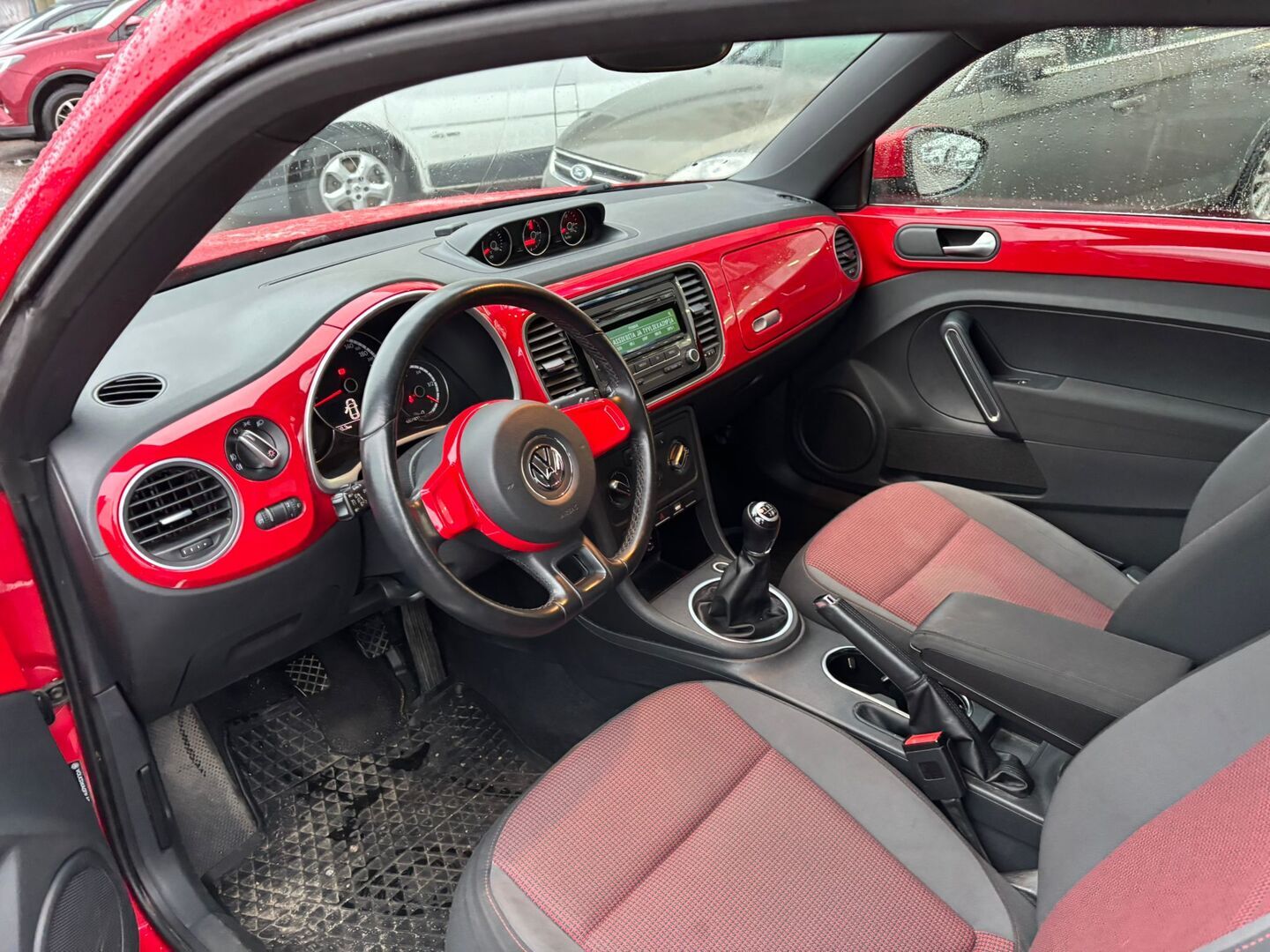 VOLKSWAGEN Beetle 2013