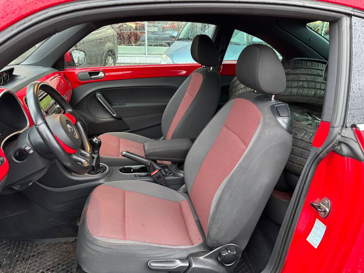 VOLKSWAGEN Beetle 2013