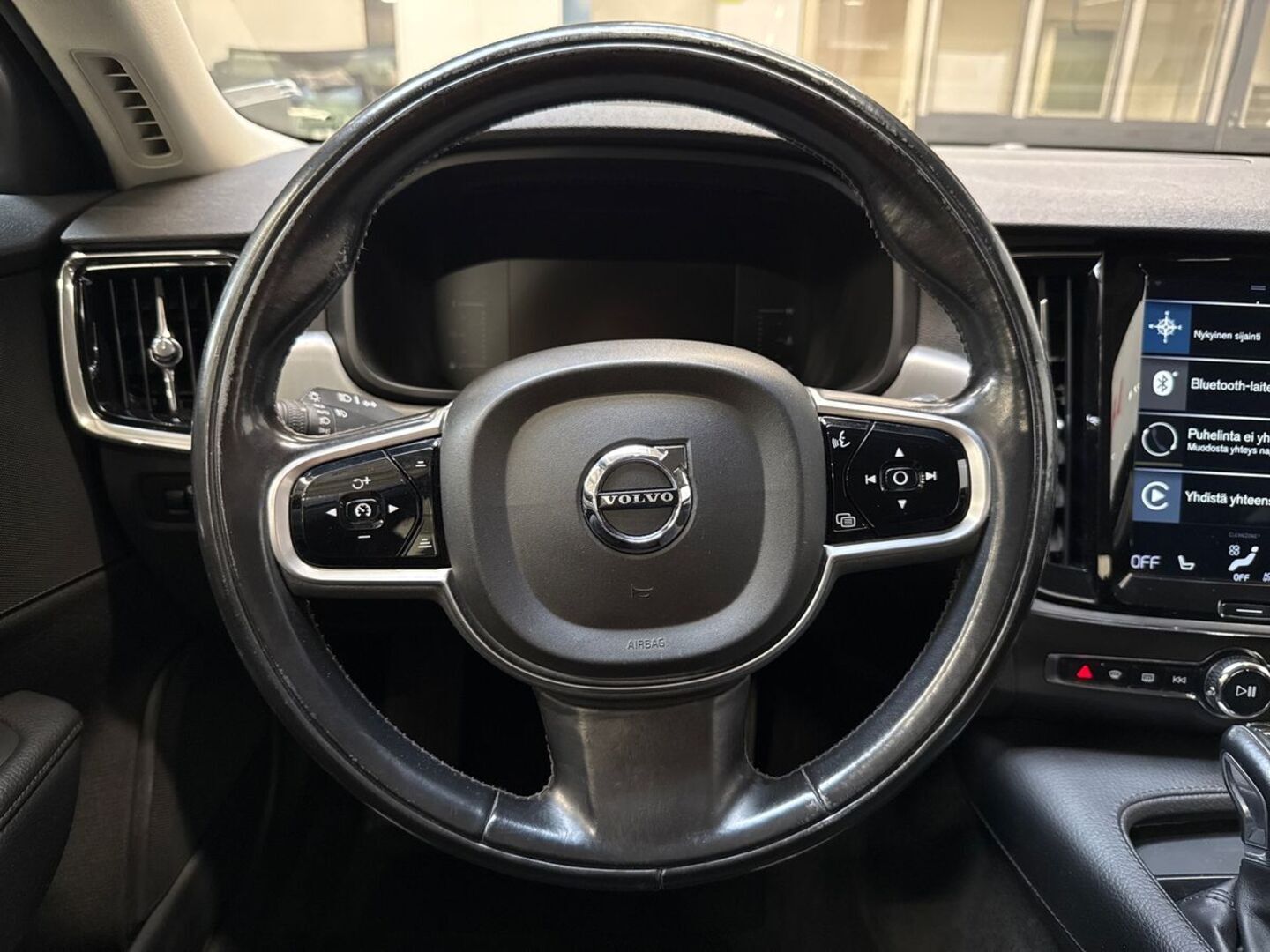 VOLVO V90 12