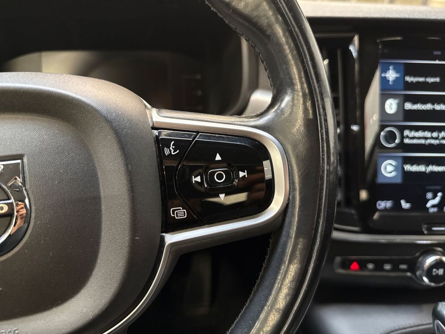VOLVO V90 14