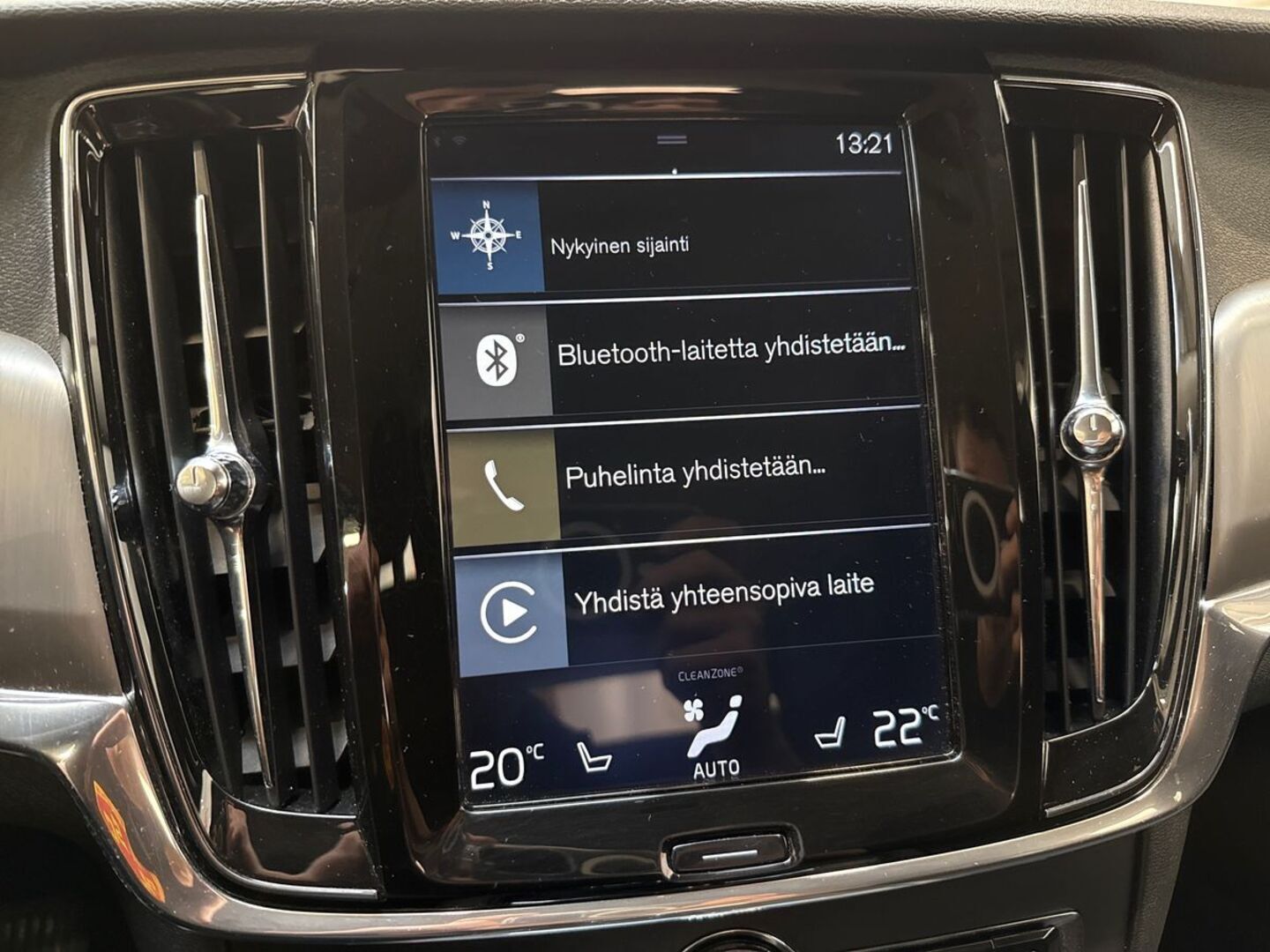 VOLVO V90 16