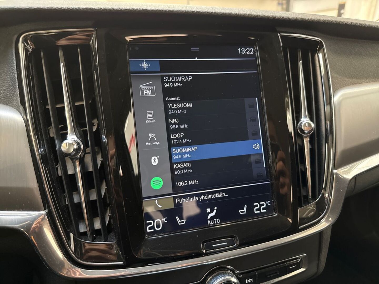 VOLVO V90 19