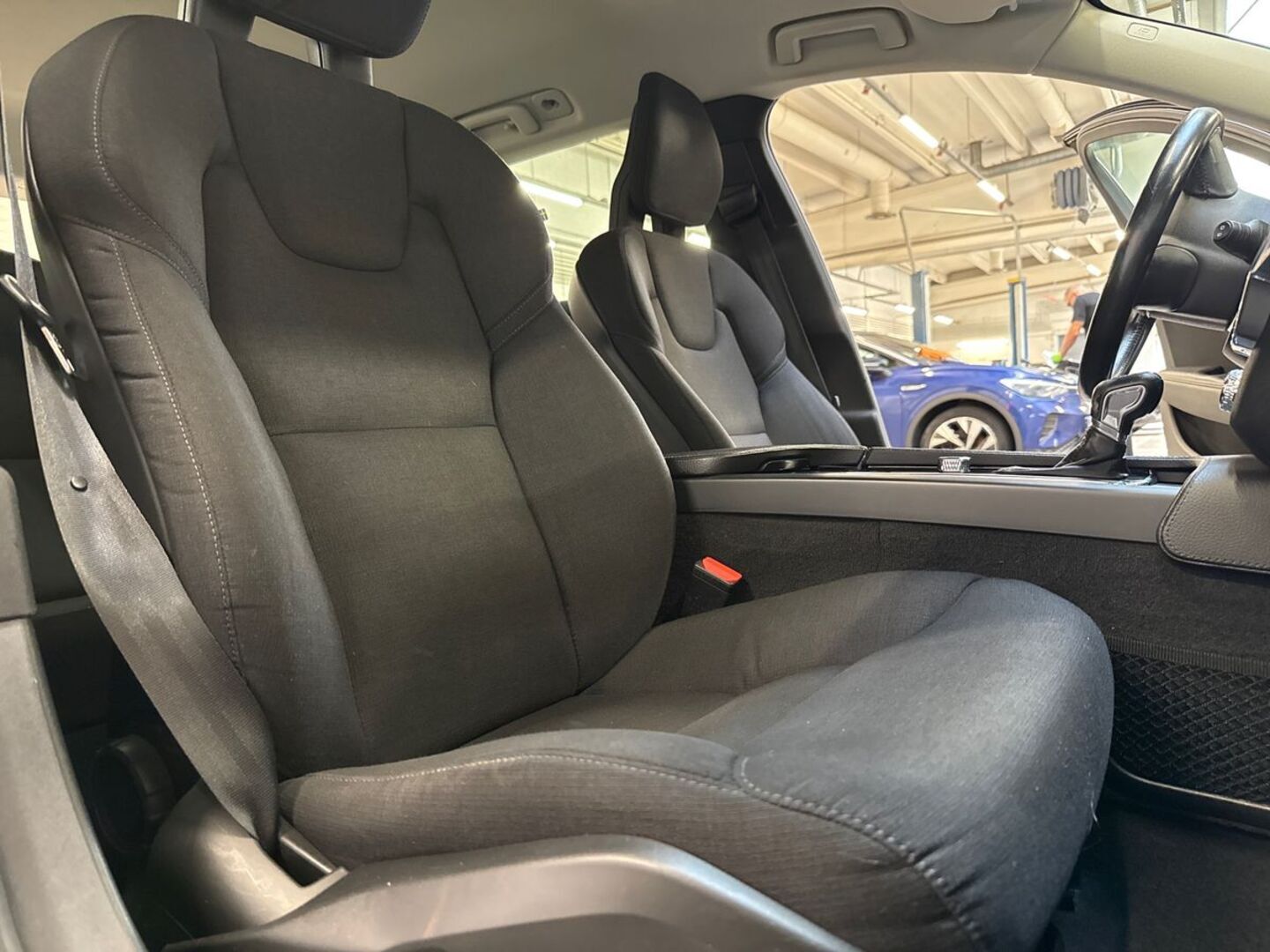 VOLVO V90 26