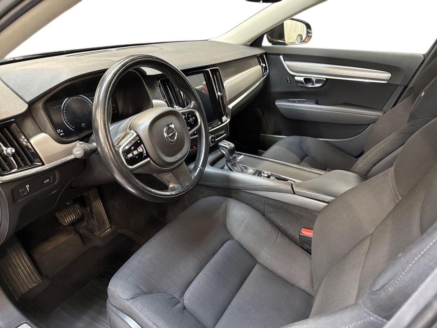 VOLVO V90 6
