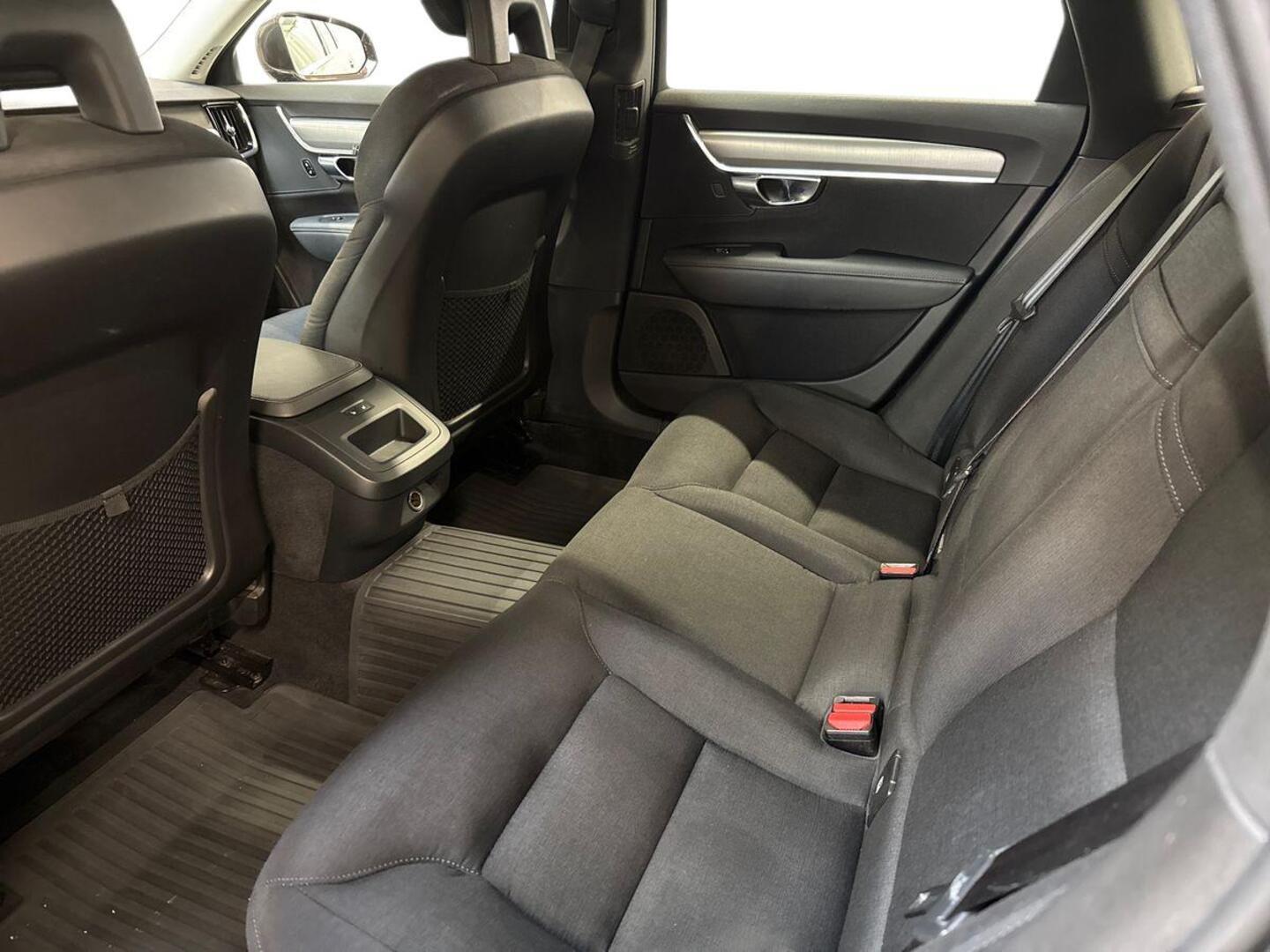 VOLVO V90 8