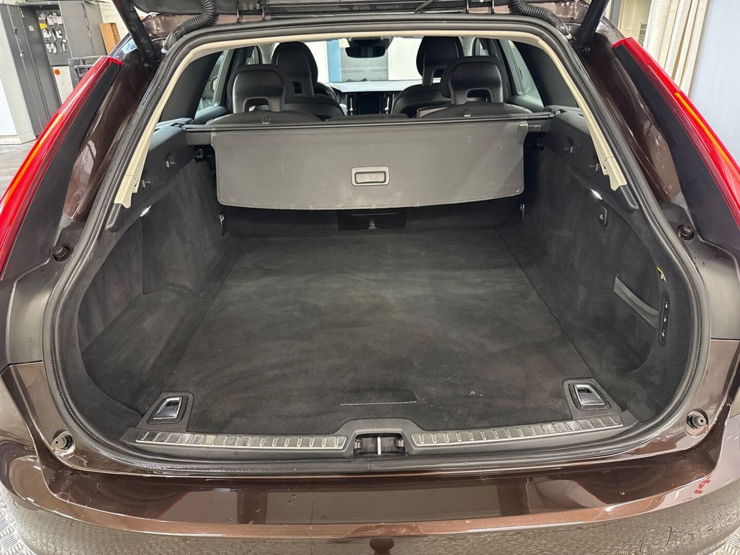 VOLVO V90 9