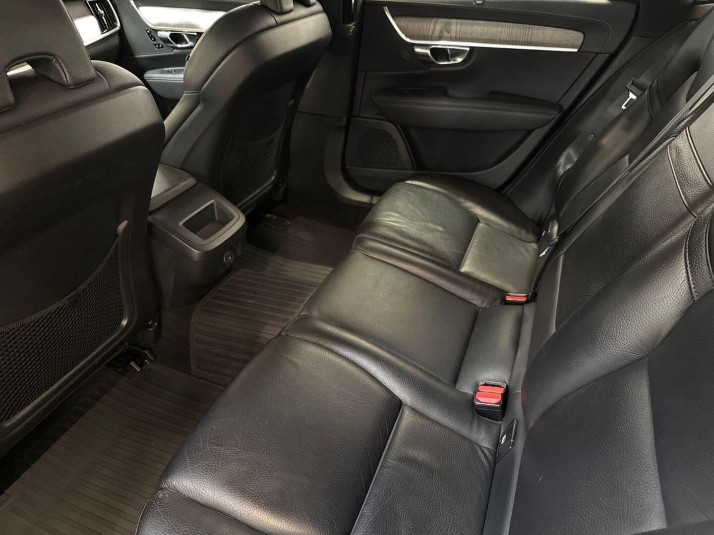 VOLVO V90 2021