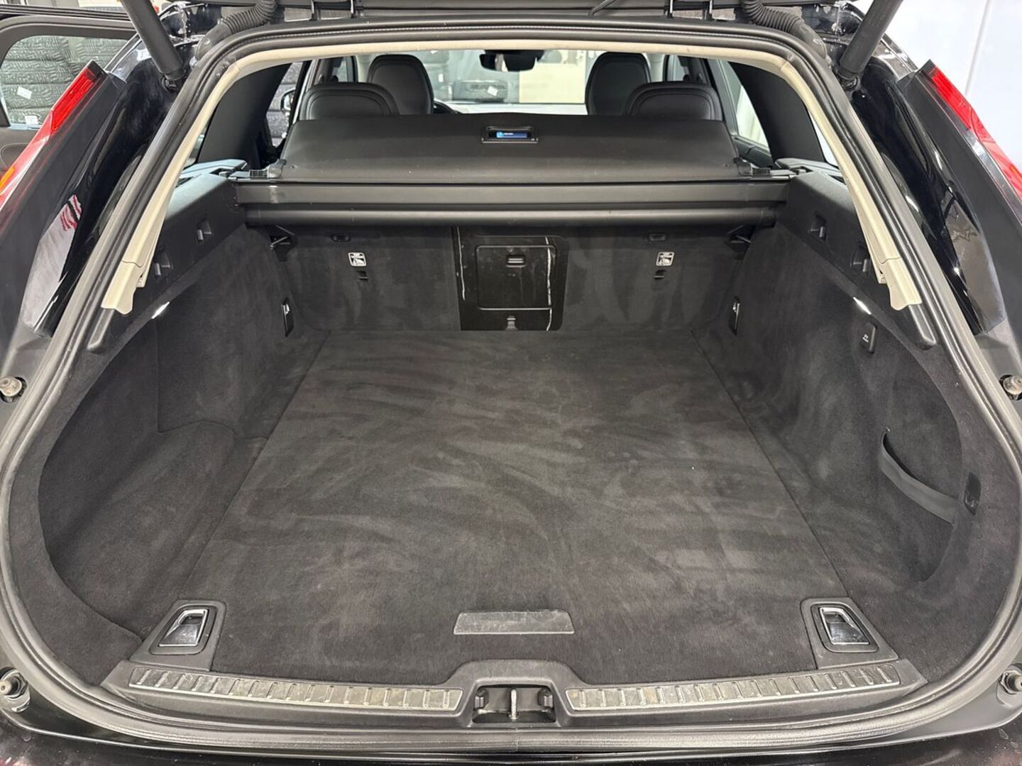 VOLVO V90 2021