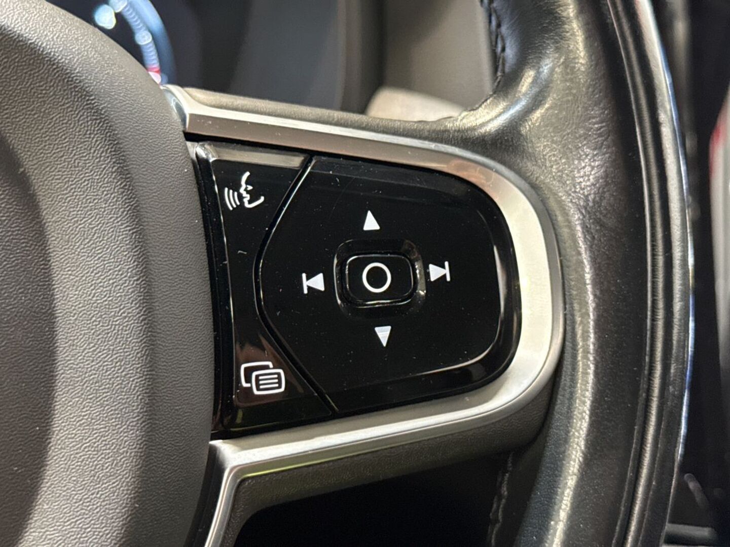 VOLVO V90 2021