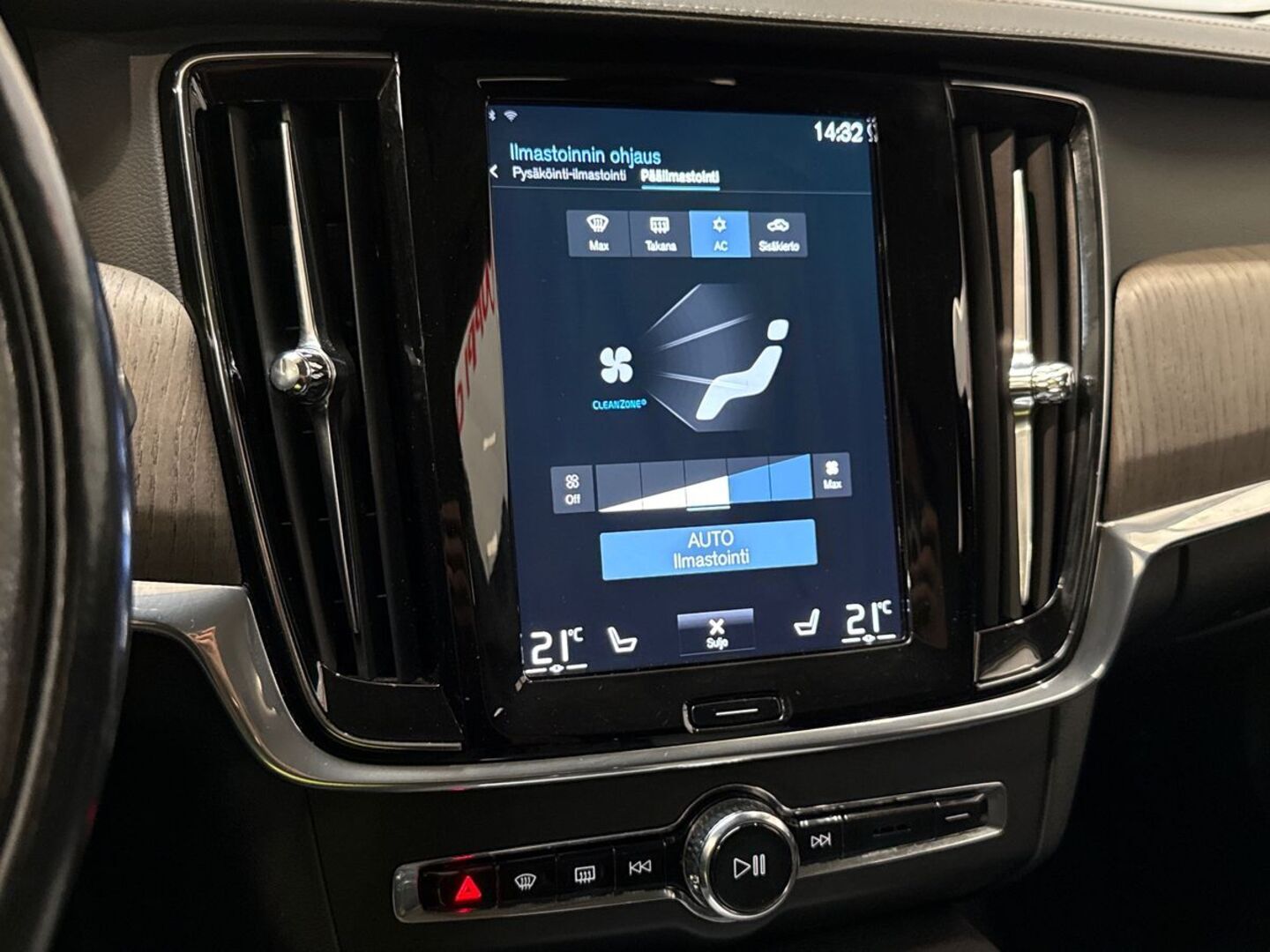 VOLVO V90 2021