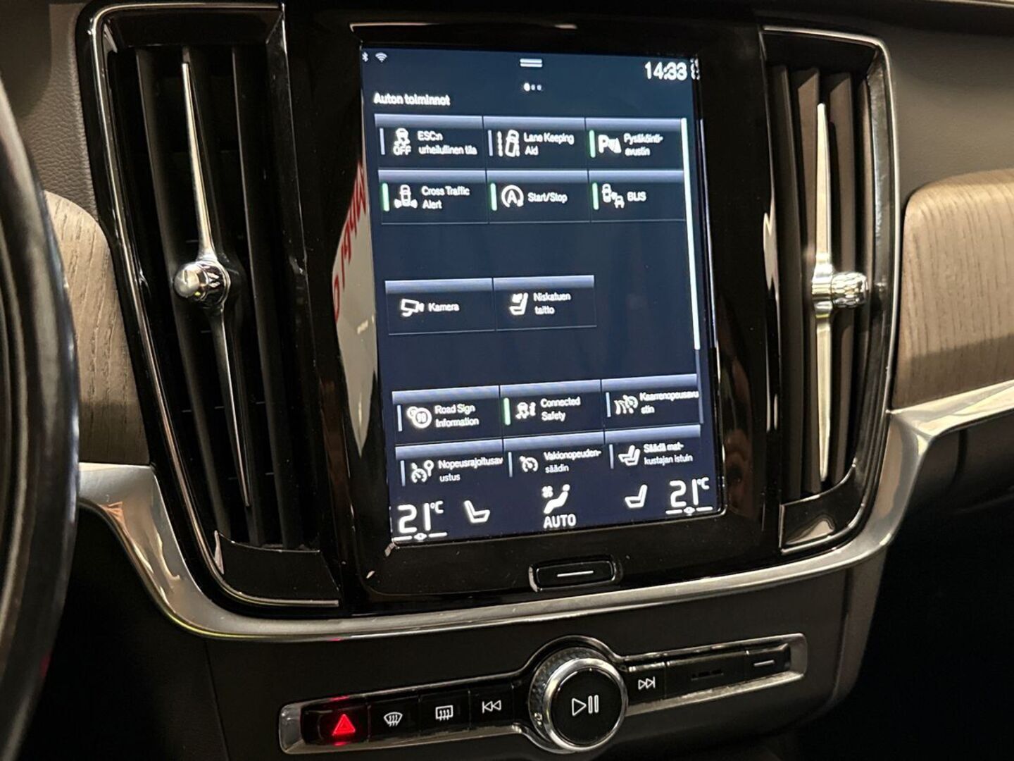 VOLVO V90 2021