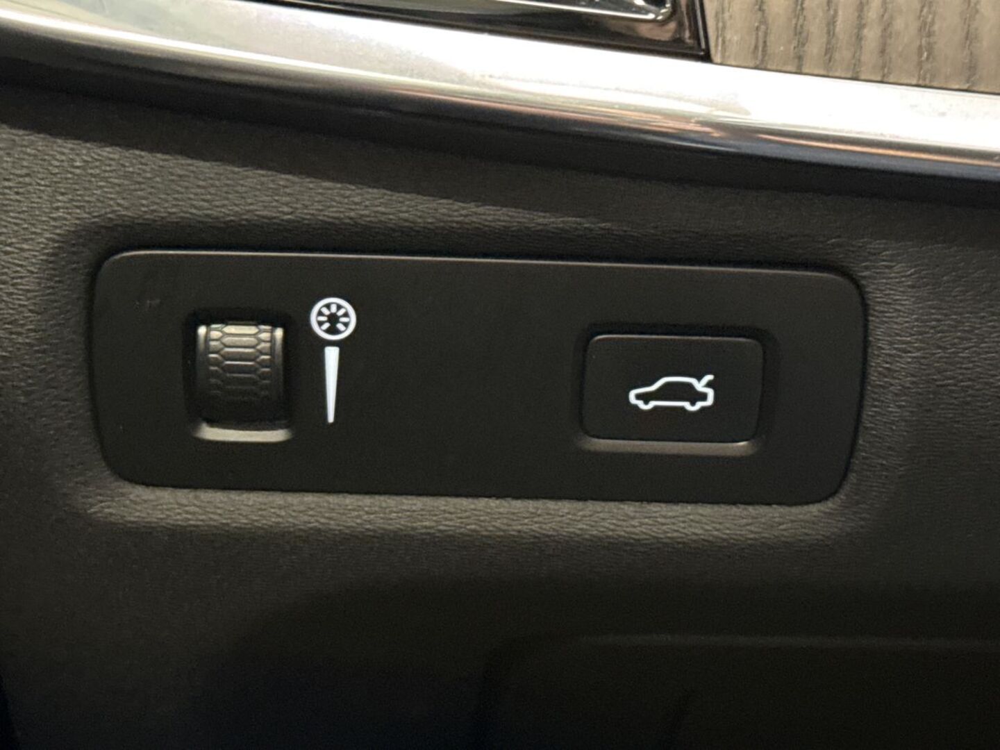 VOLVO V90 2021